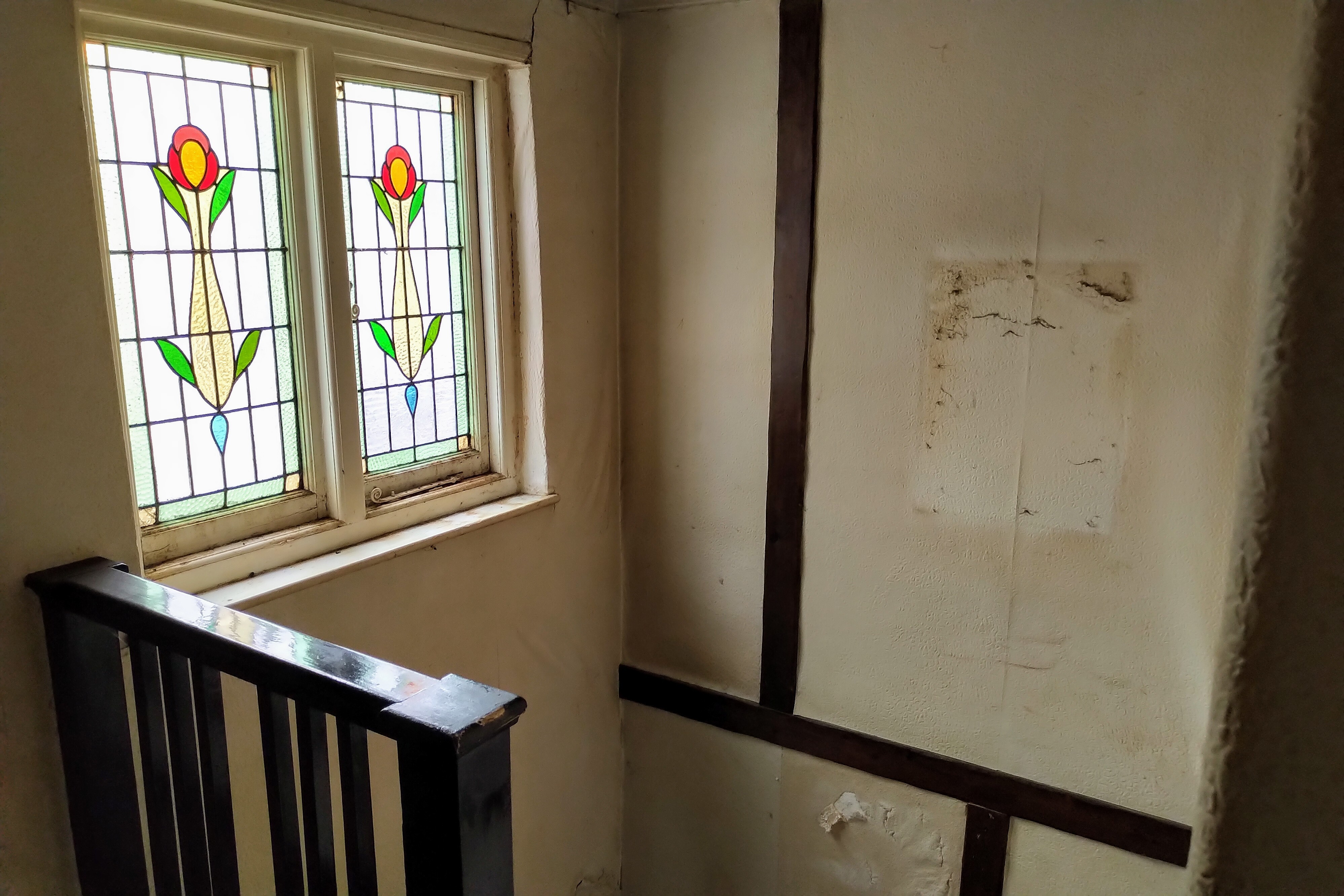 VACANT - Freehold End of Terrace House 