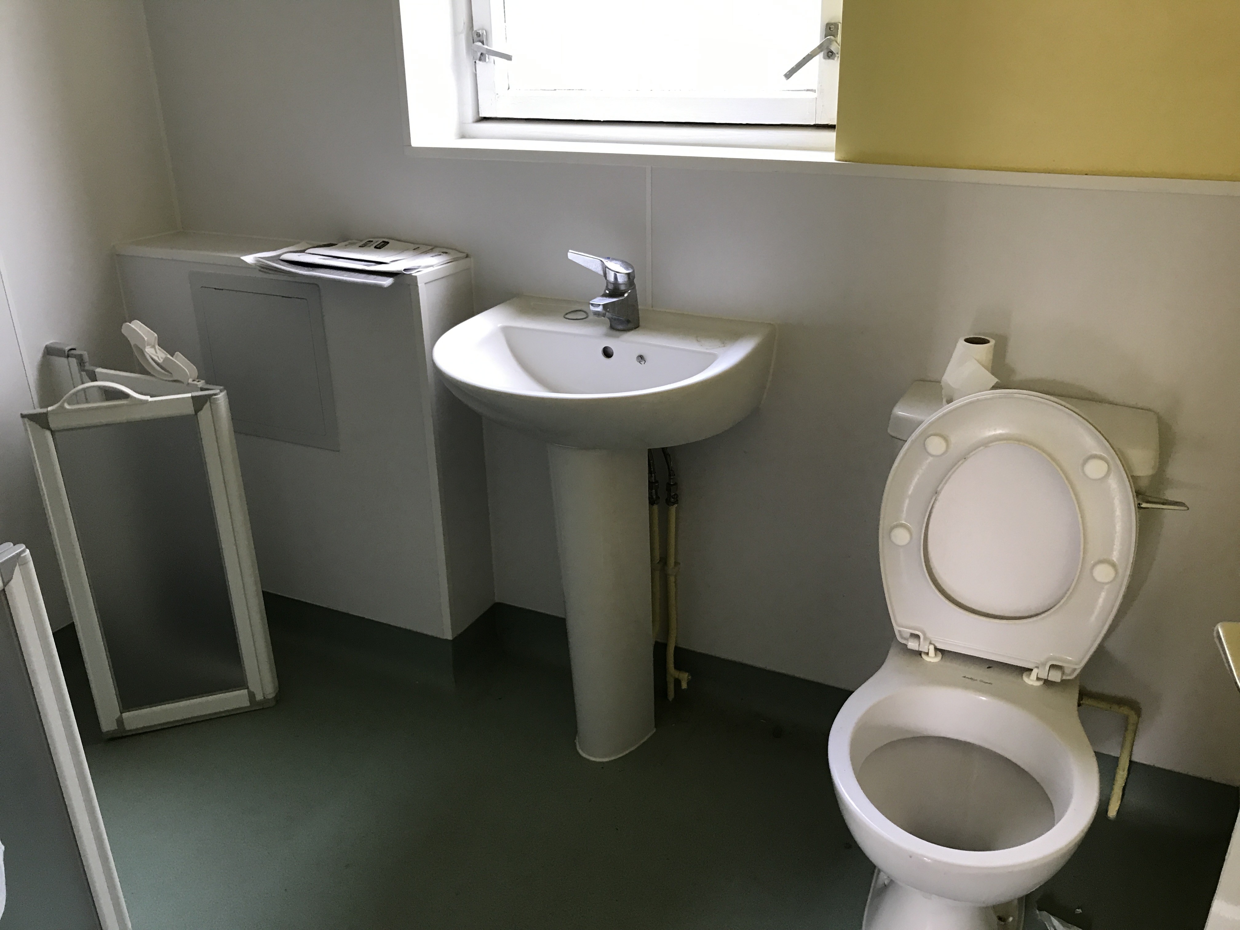 VACANT - Freehold Mid Terrace House