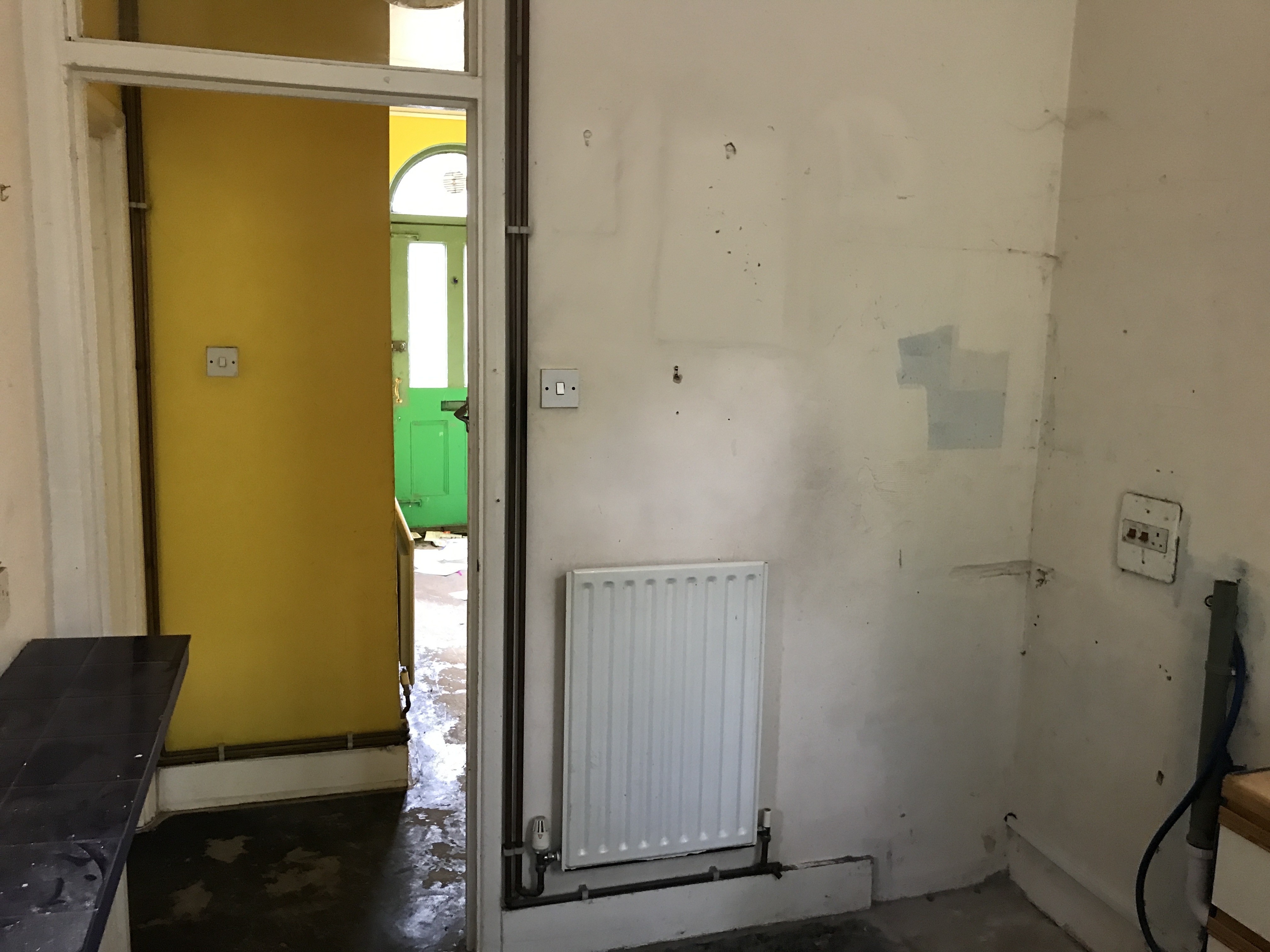 VACANT - Freehold Mid Terrace House