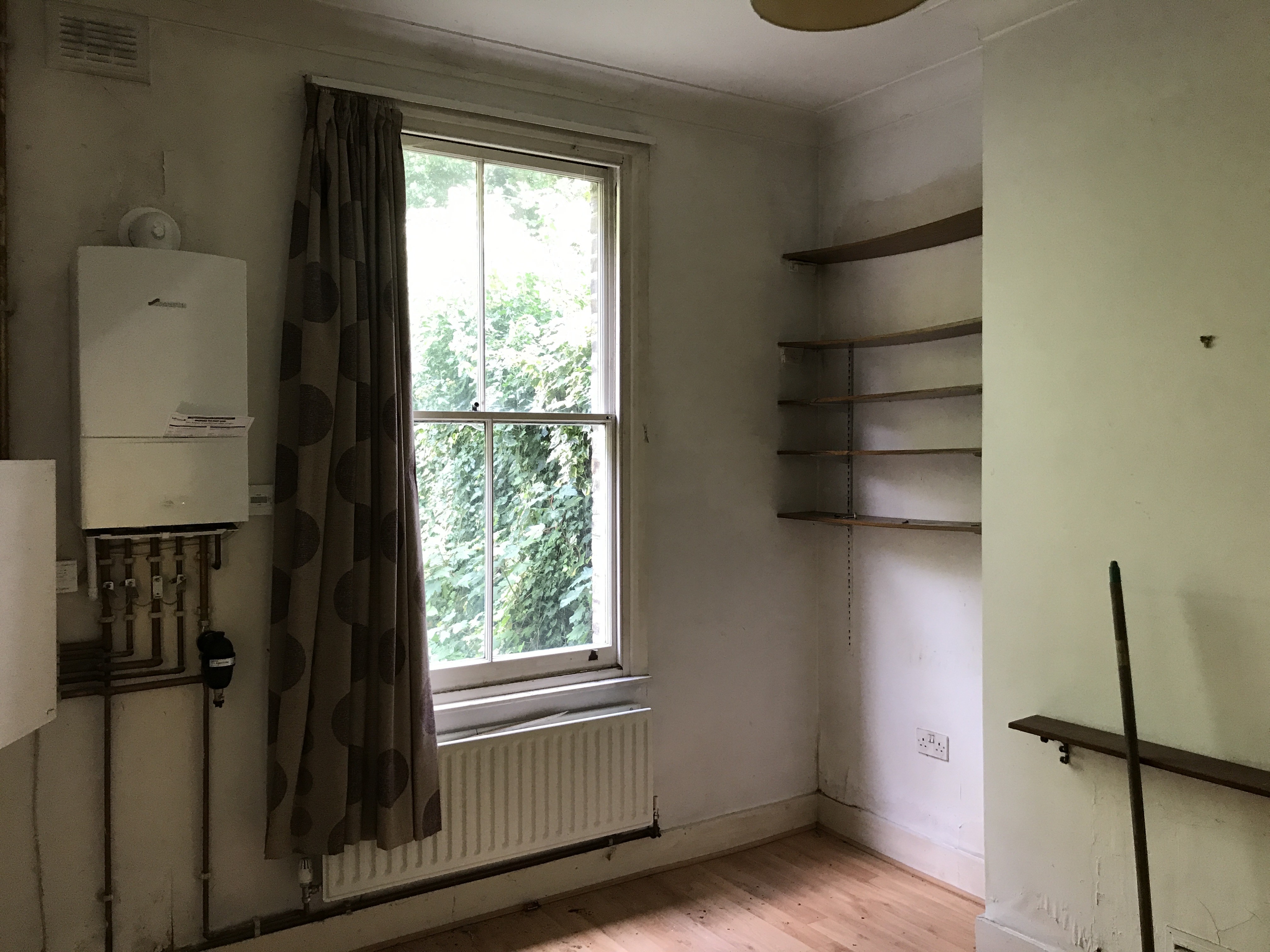 VACANT - Freehold Mid Terrace House