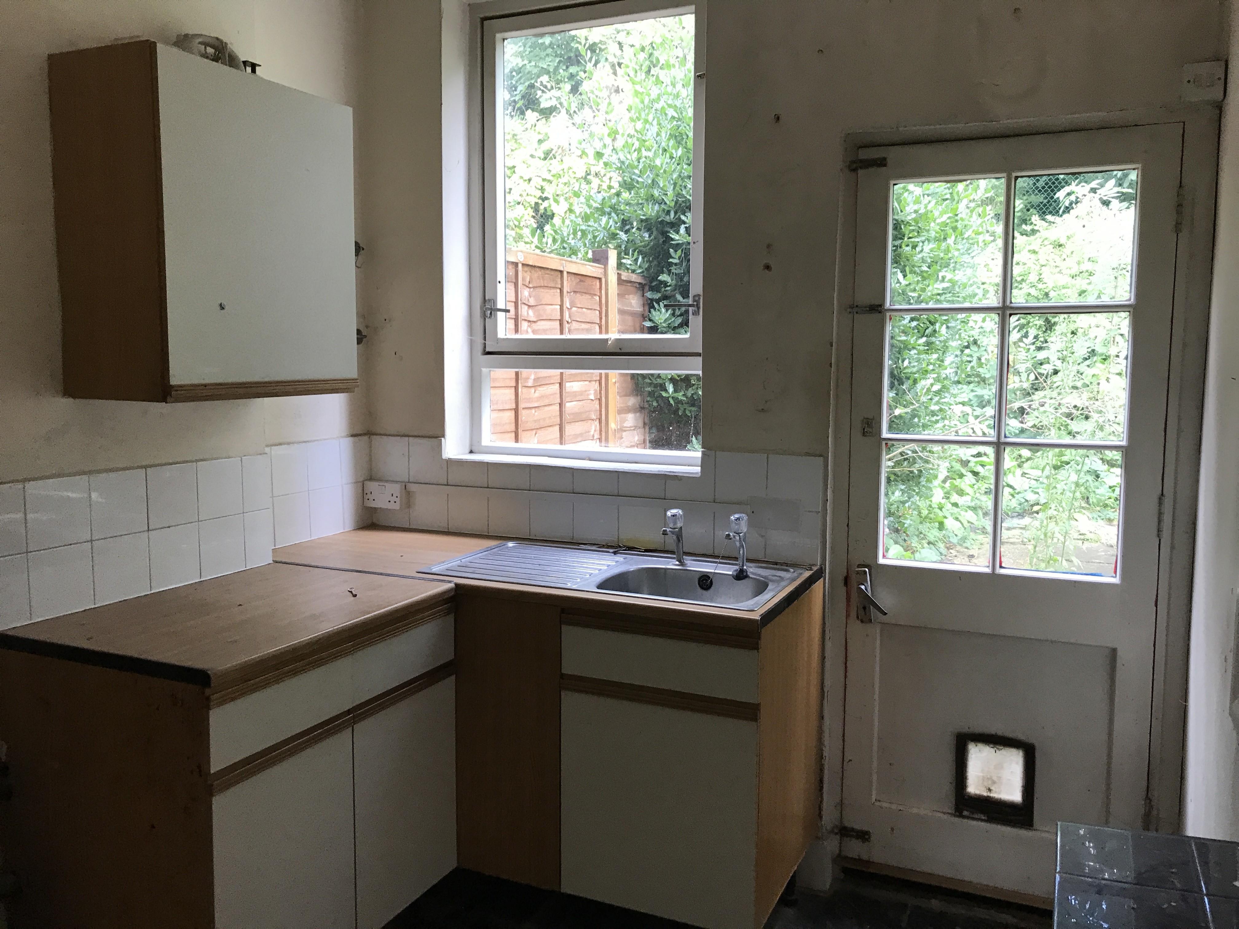 VACANT - Freehold Mid Terrace House