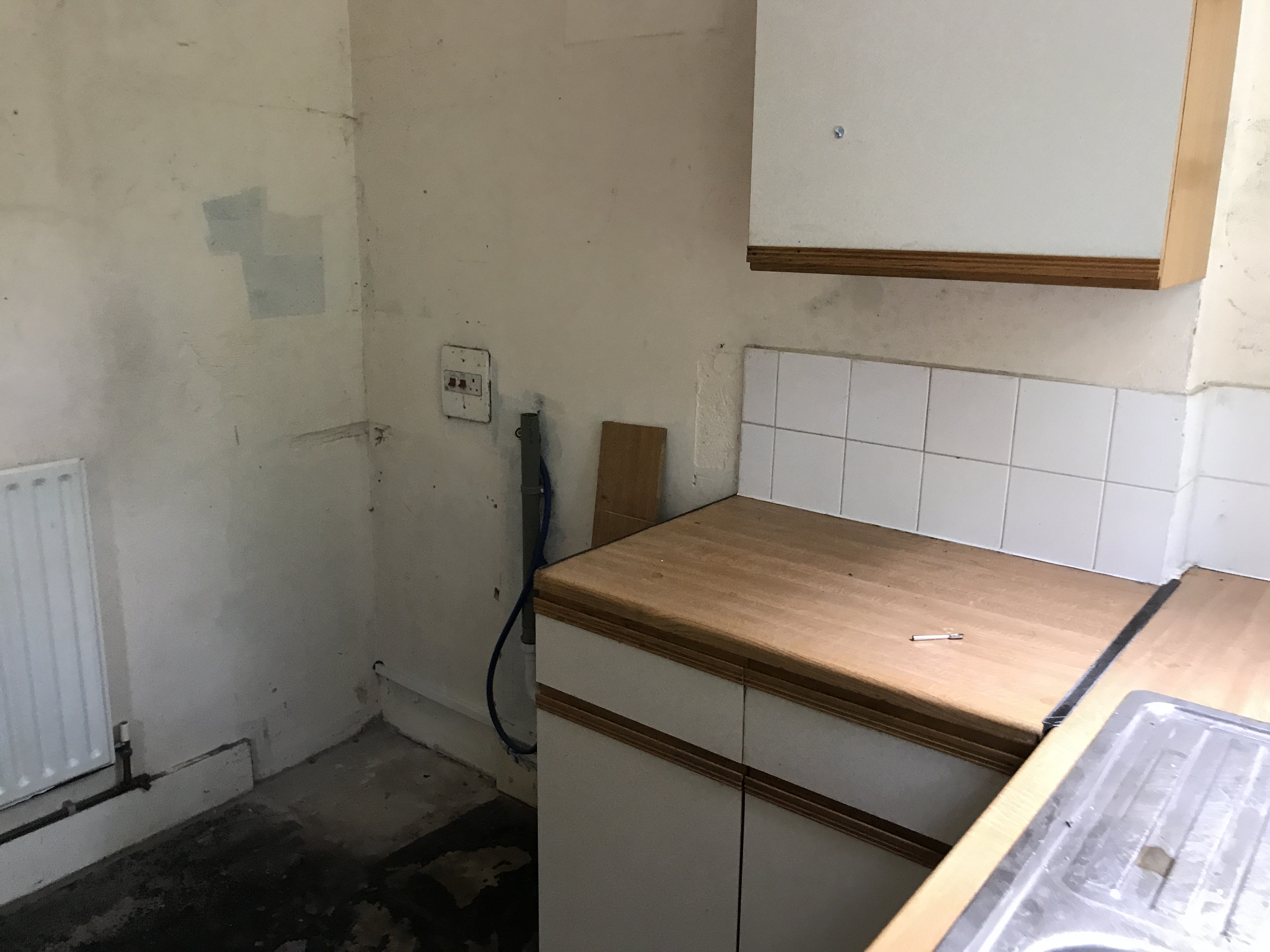 VACANT - Freehold Mid Terrace House