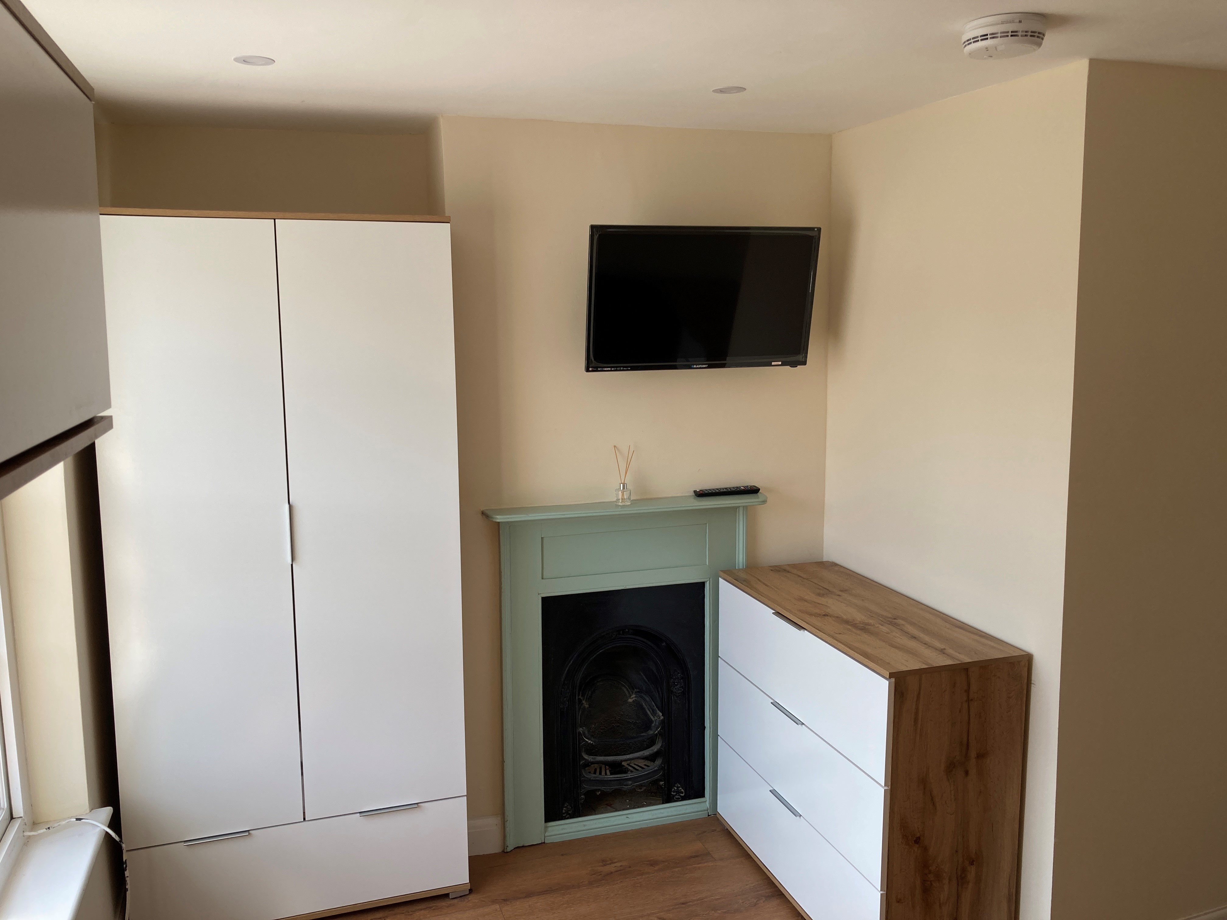INVESTMENT - Freehold Grade II Listed Mid Terrace (HMO) Building 