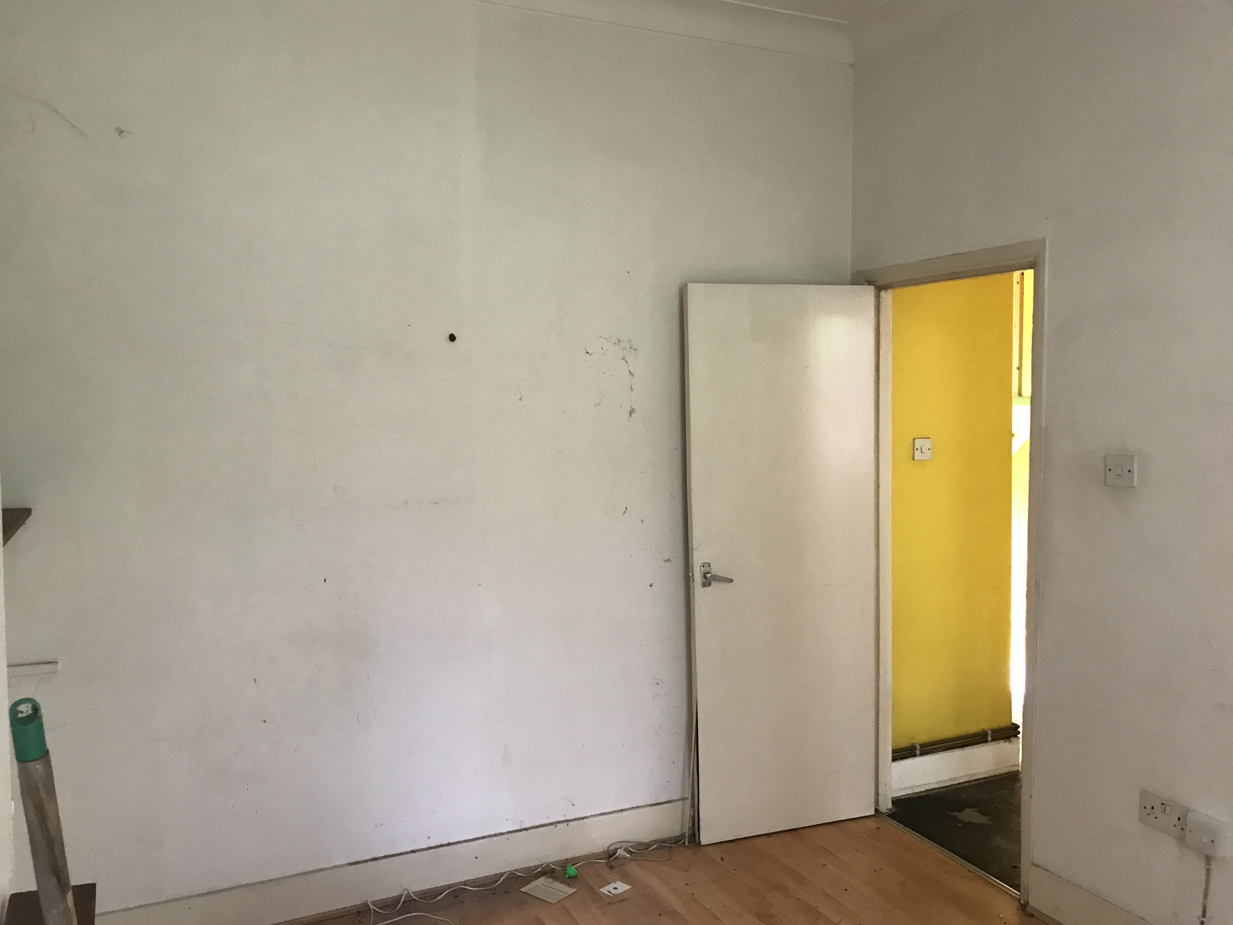 VACANT - Freehold Mid Terrace House