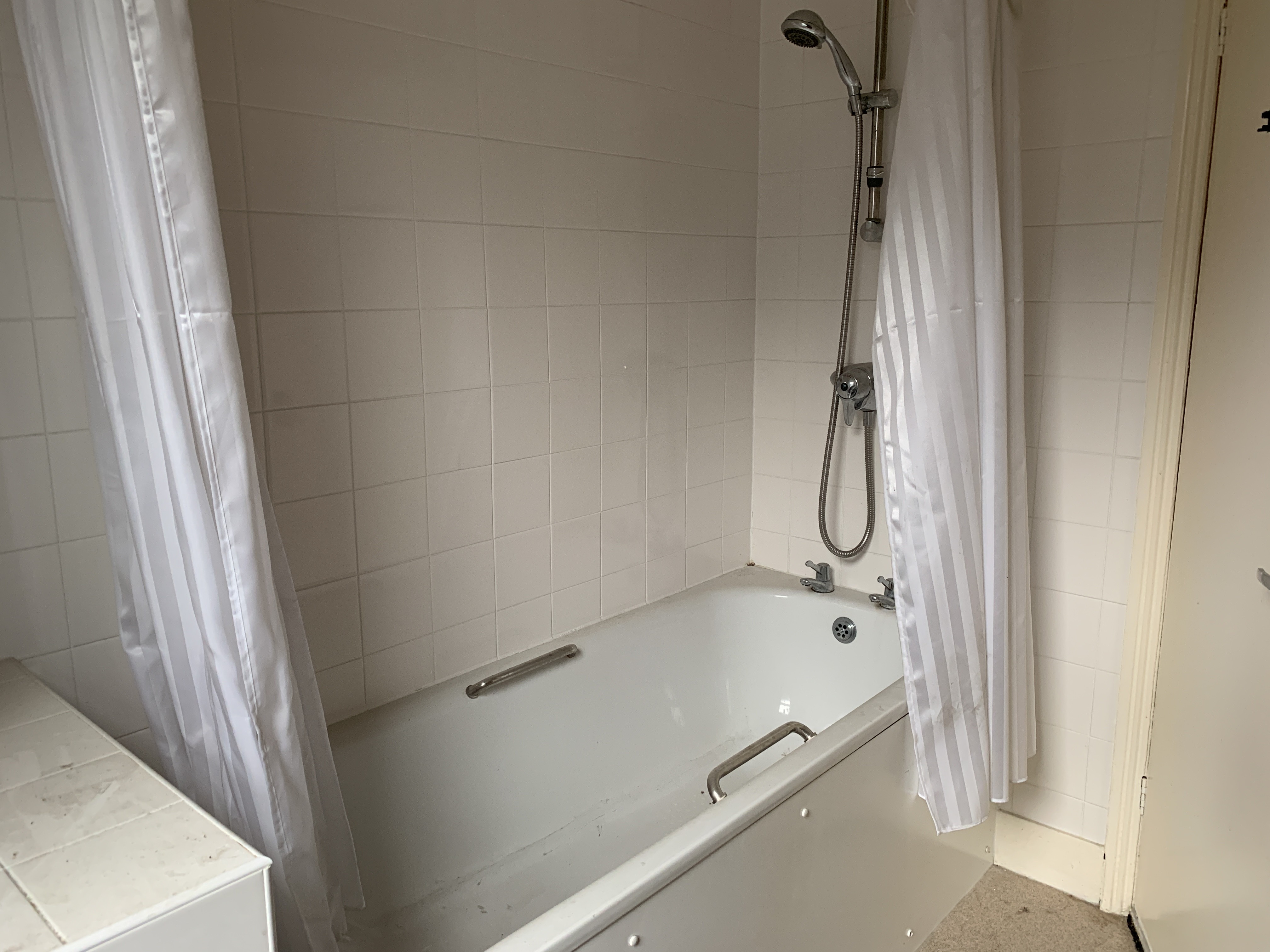 VACANT - Leasehold Self Contained First Floor Flat