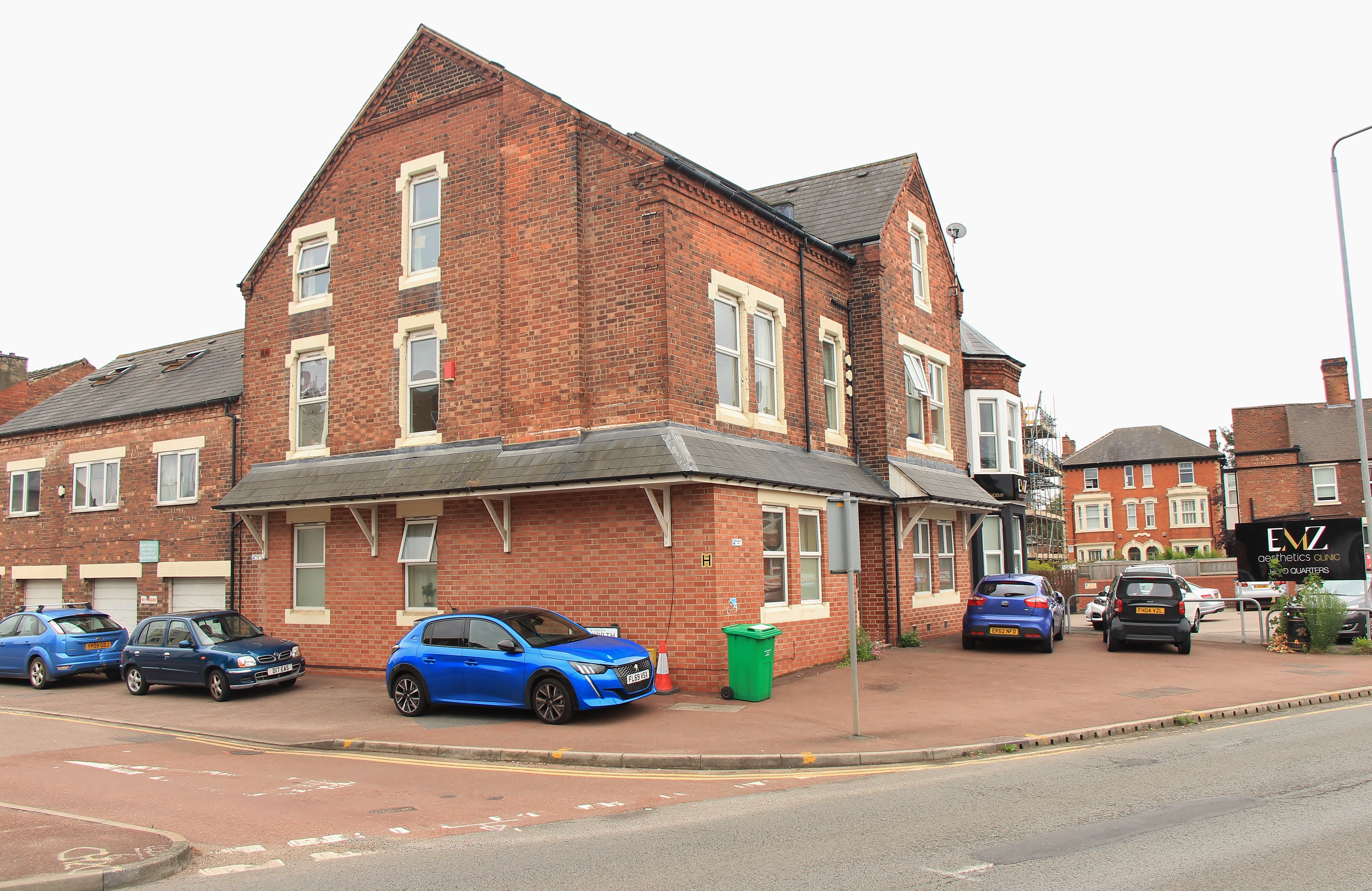 Leasehold Self-Contained First Floor Flat providing HMO Accommodation 