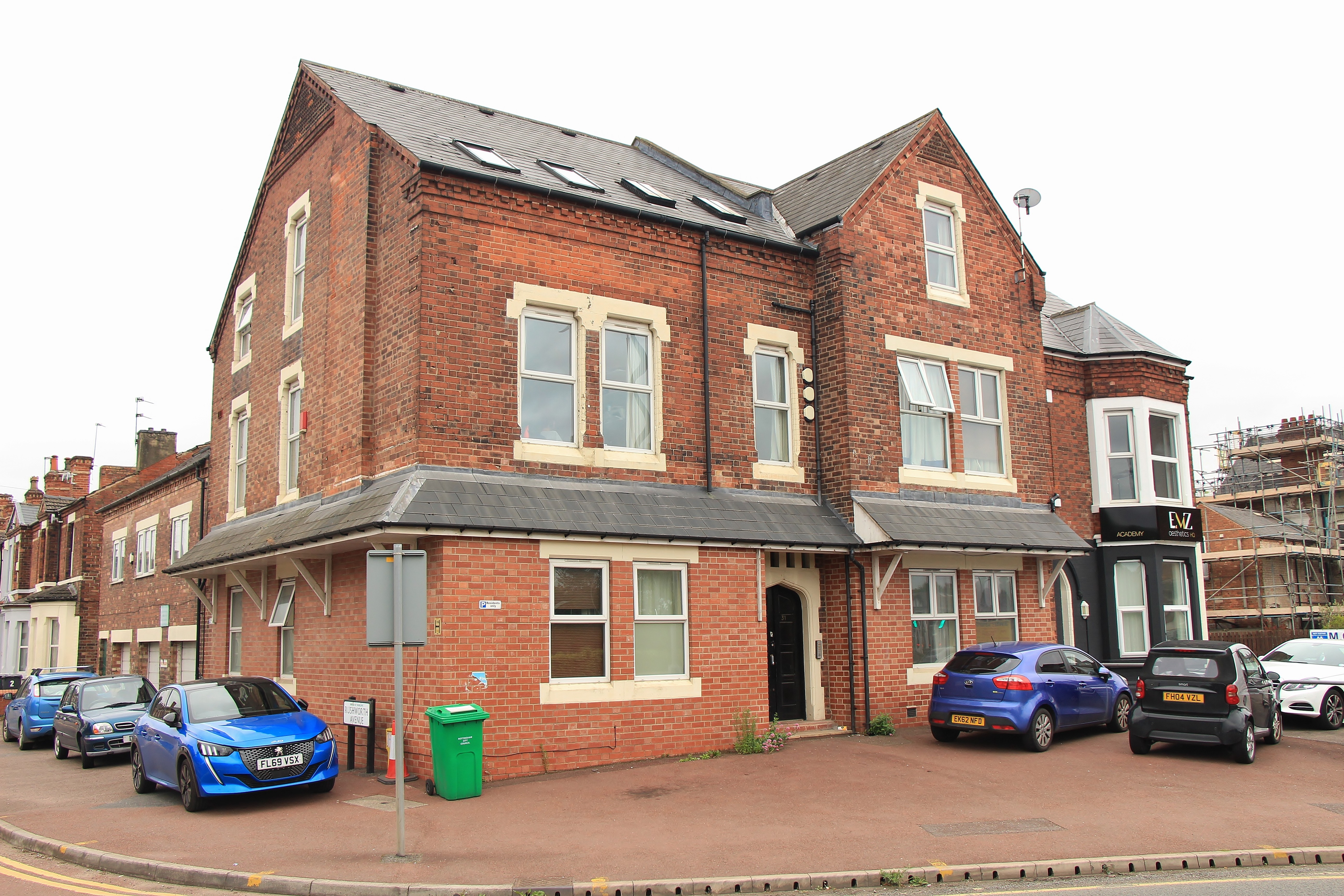 Leasehold Self-Contained First Floor Flat providing HMO Accommodation 