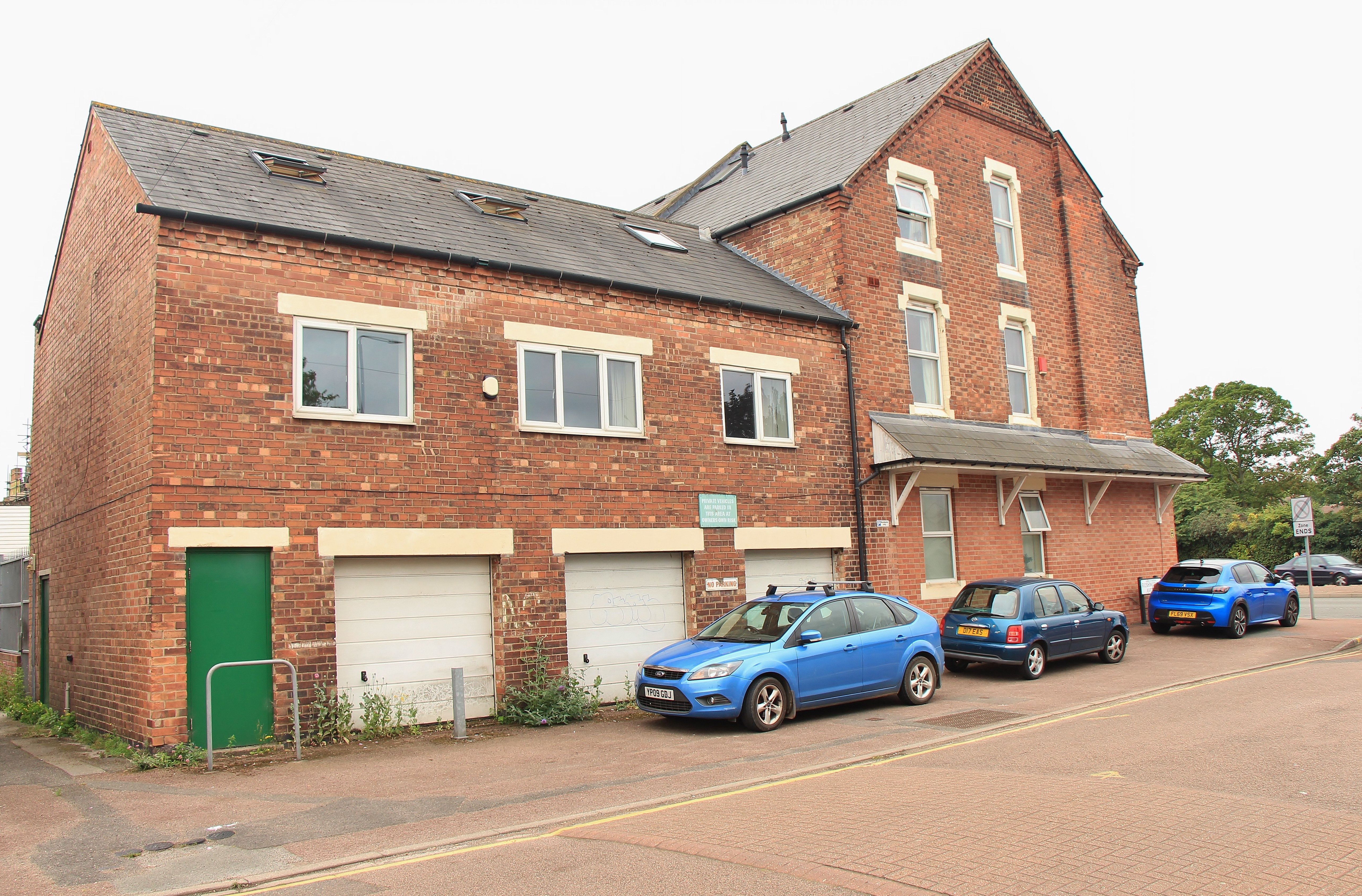 Leasehold Self-Contained First Floor Flat providing HMO Accommodation 