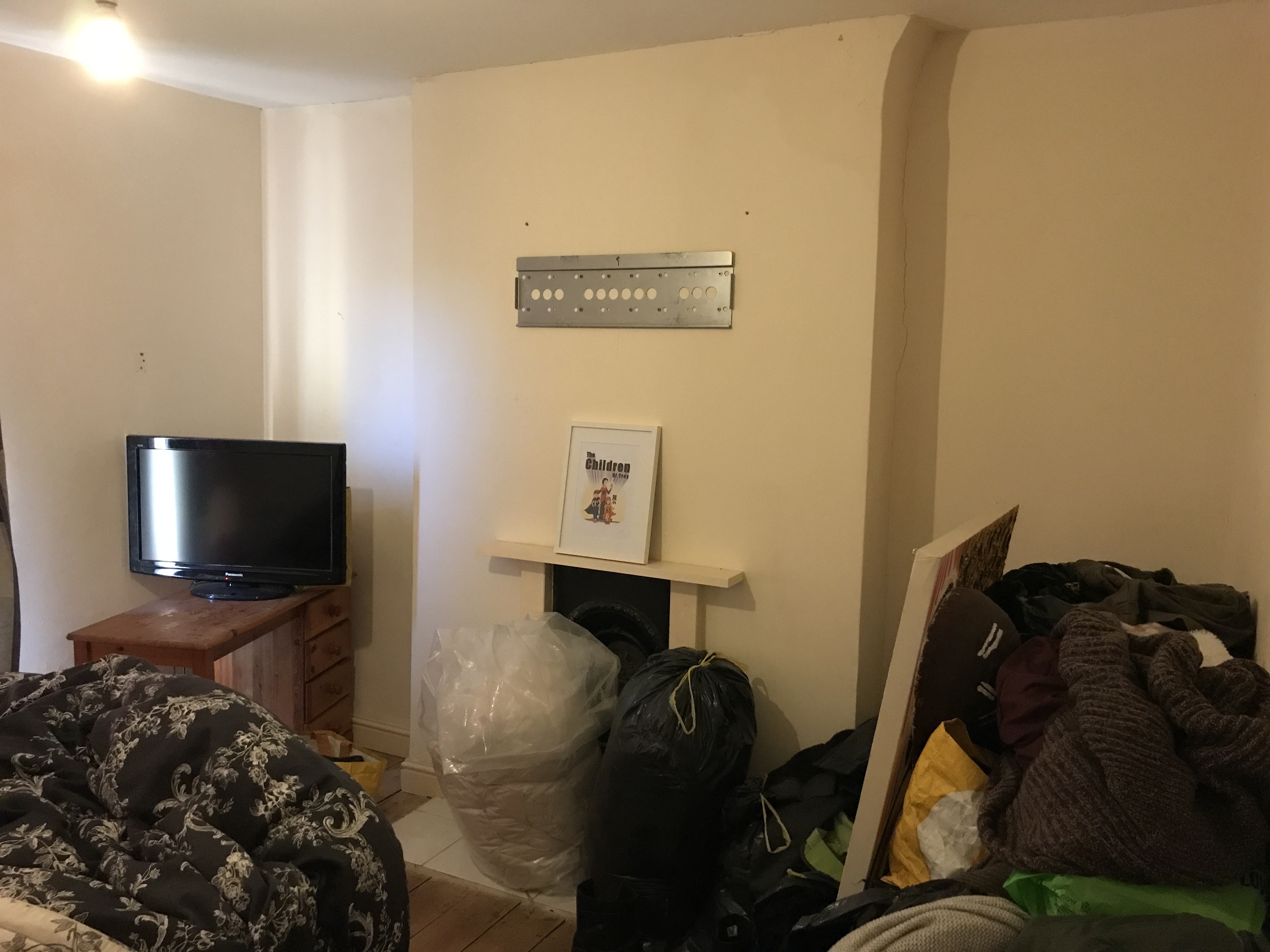 VACANT - Freehold Terrace Mid Terrace House