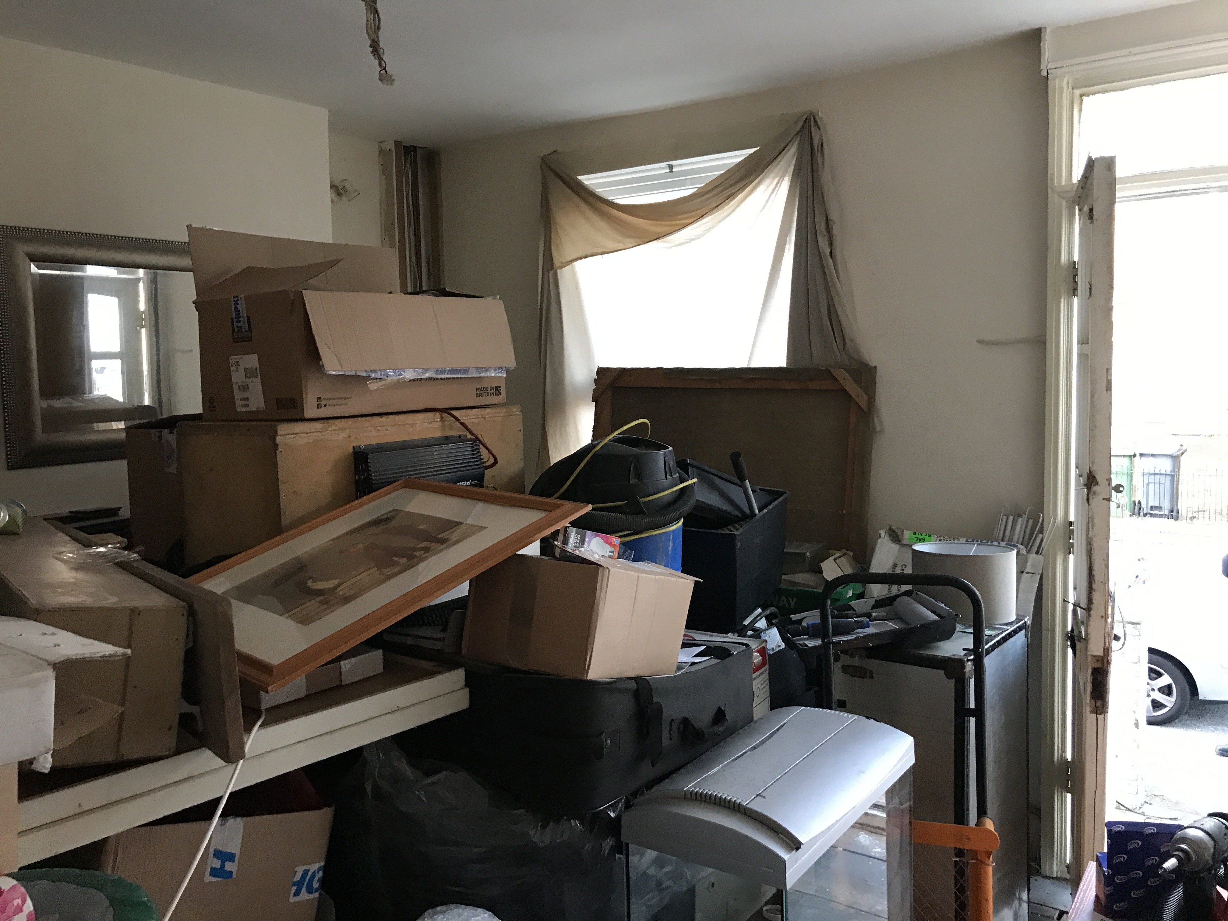VACANT - Freehold Terrace Mid Terrace House