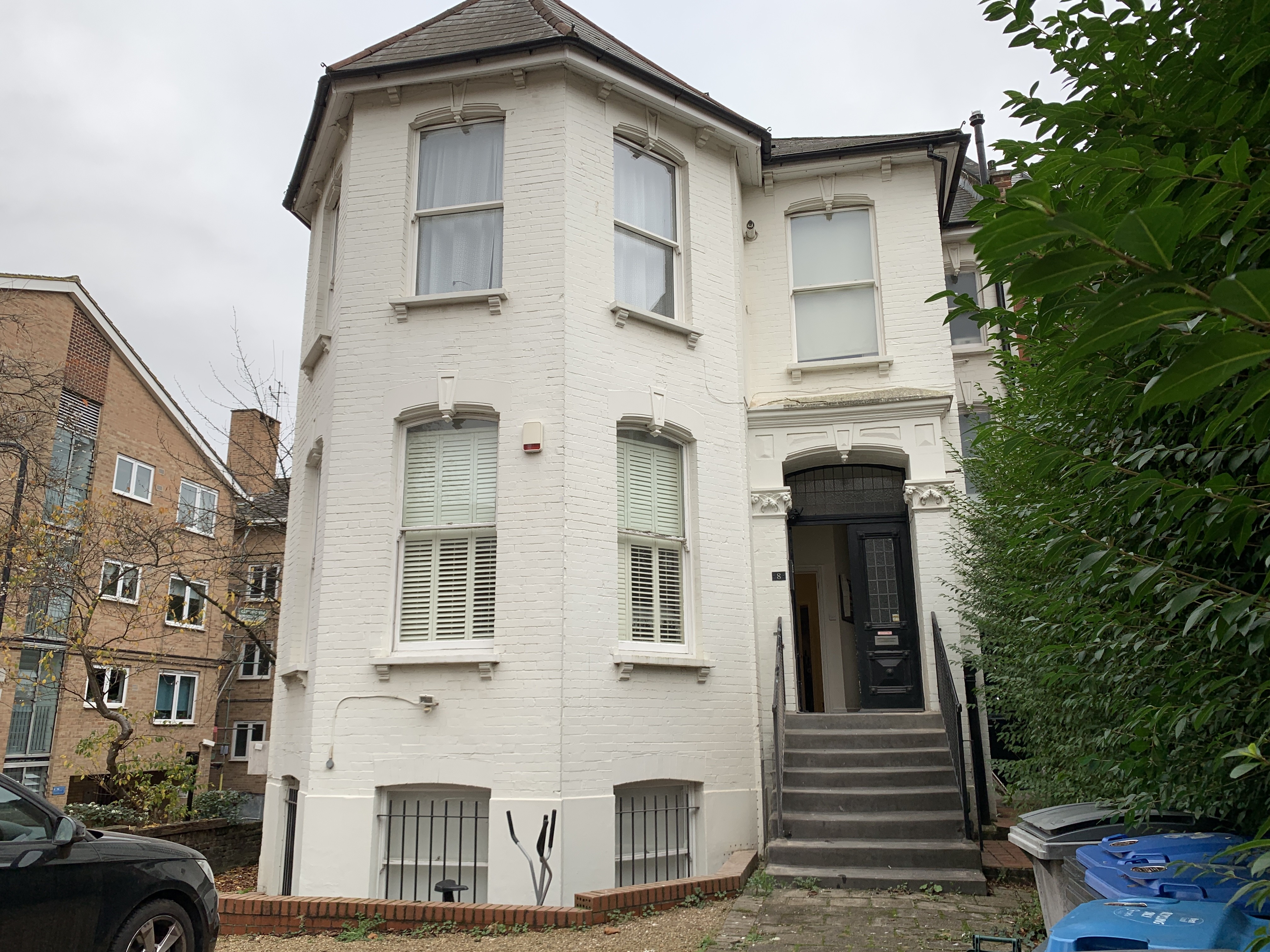 VACANT - Long Leasehold Self Contained Second Floor Flat