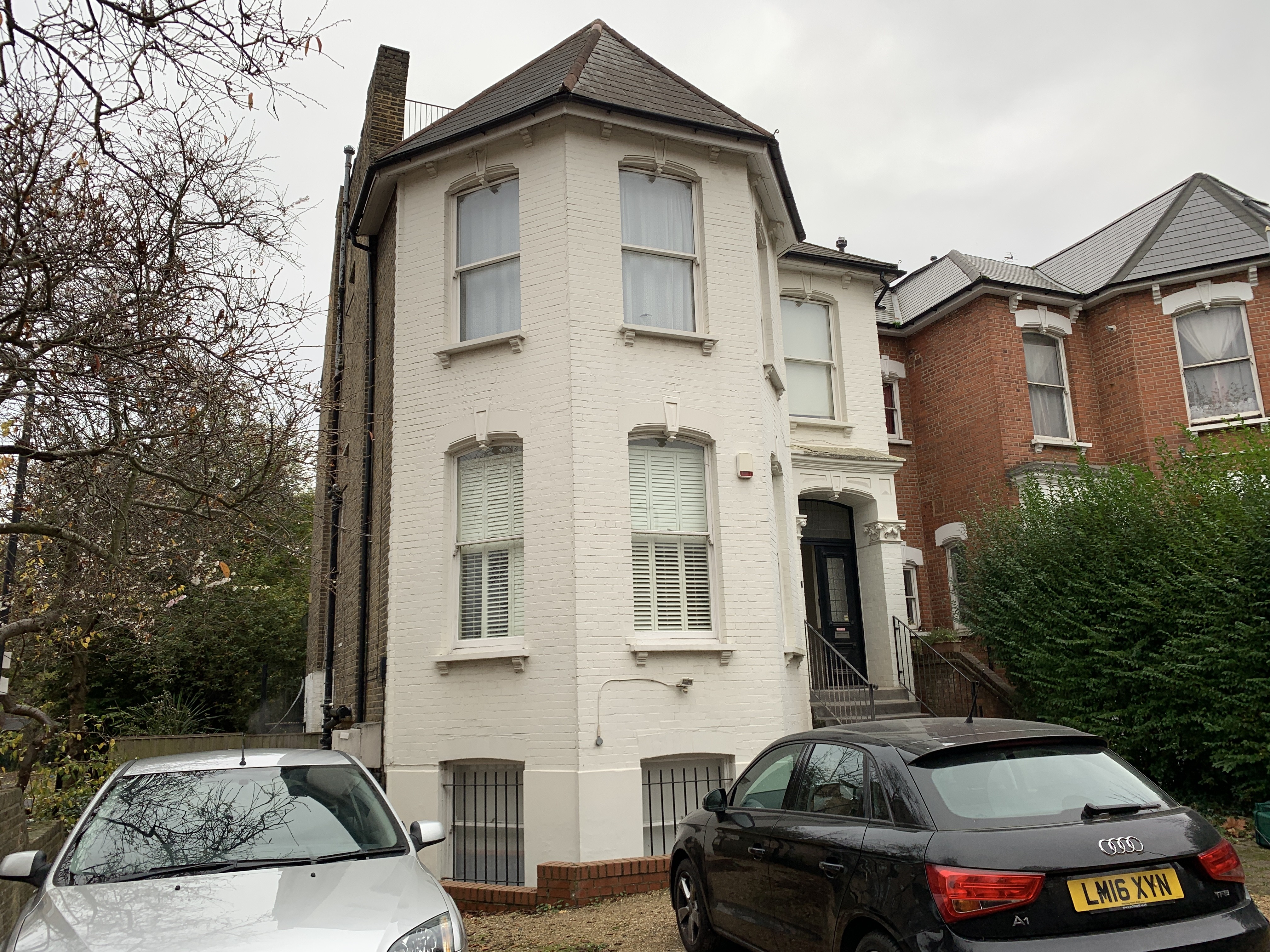 VACANT - Long Leasehold Self Contained Second Floor Flat