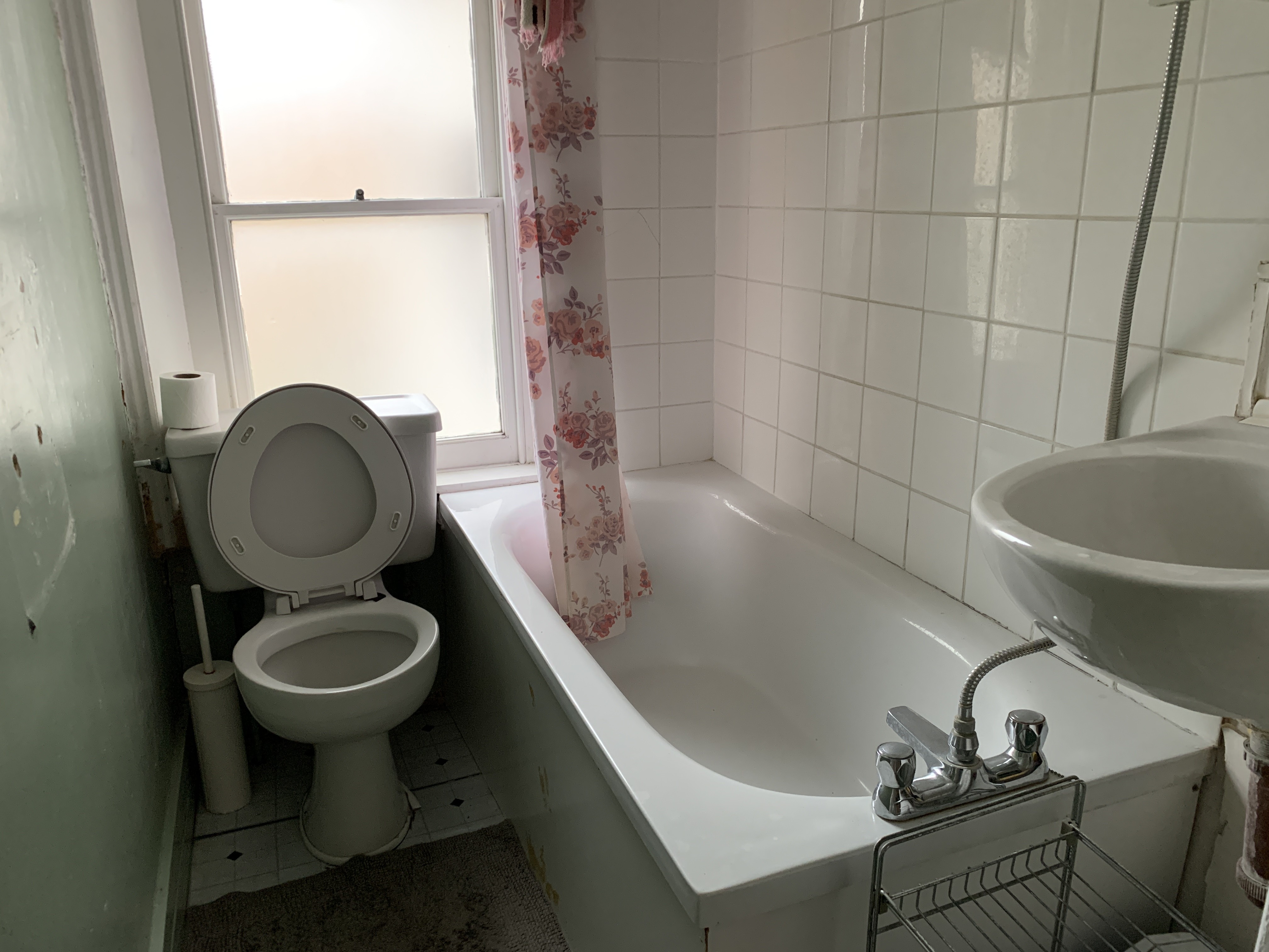 VACANT - Long Leasehold Self Contained Second Floor Flat