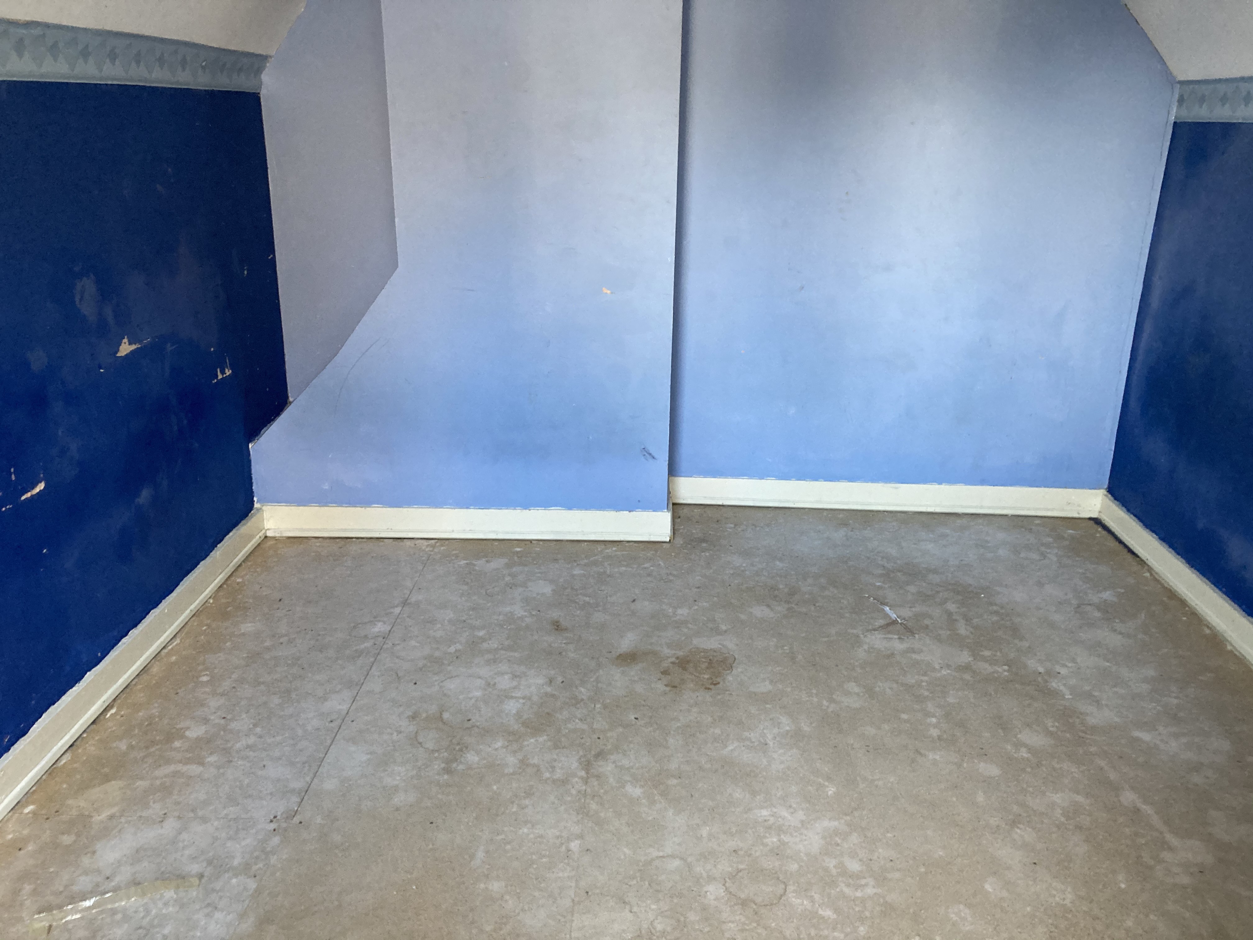 VACANT - Freehold End of Terrace House