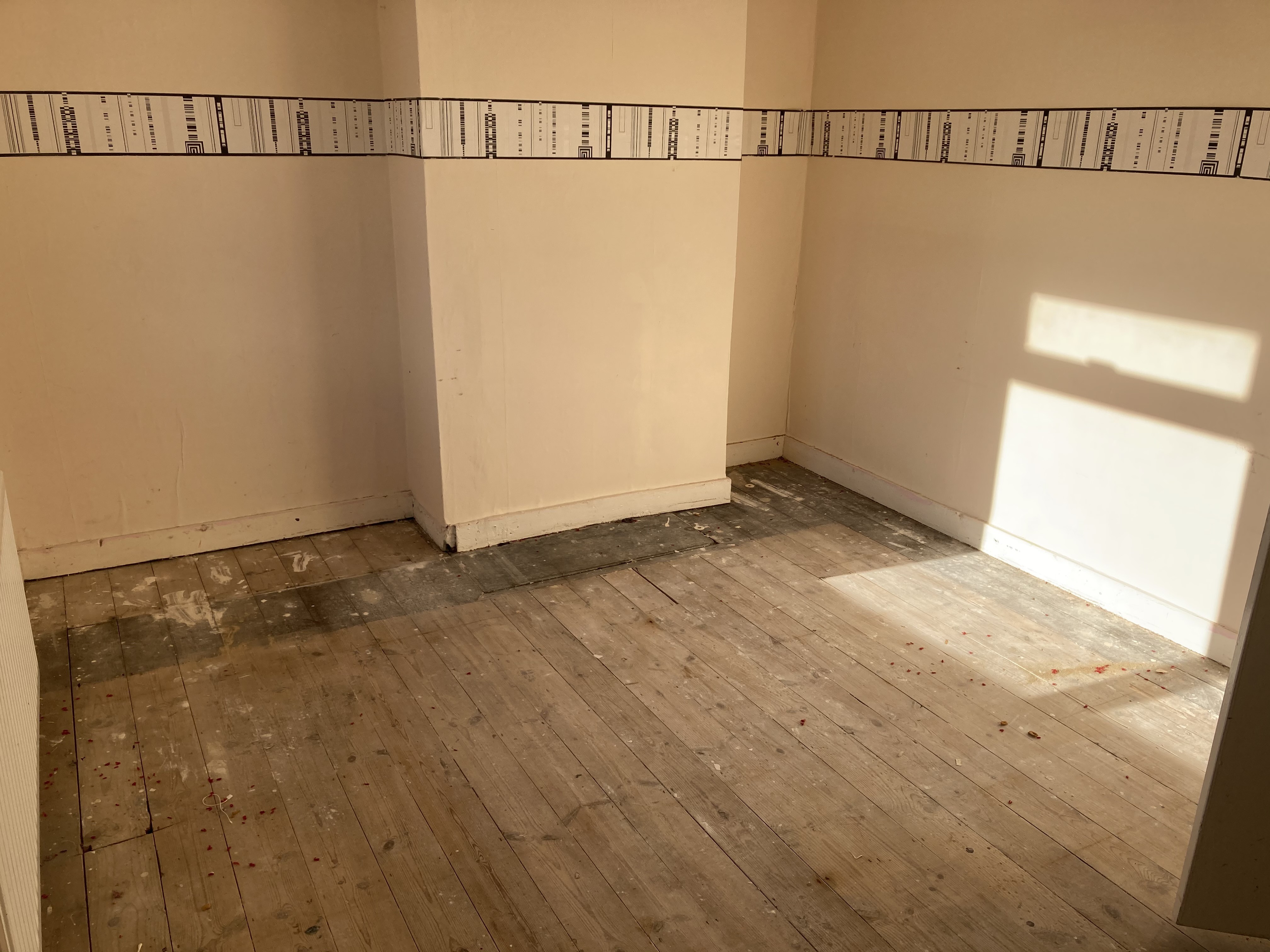 VACANT - Freehold End of Terrace House