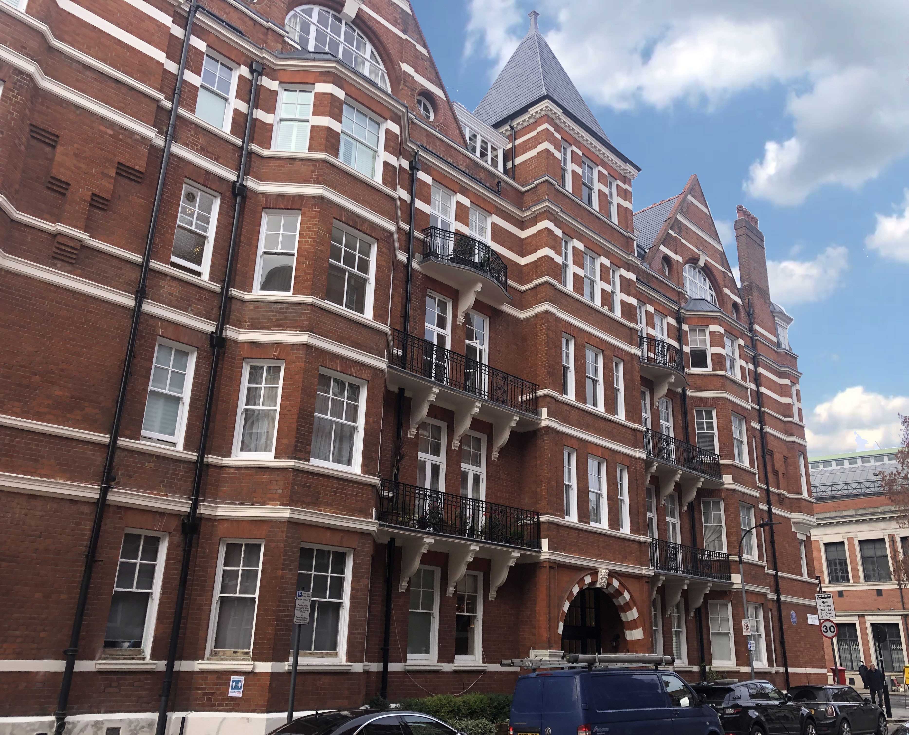 INVESTMENT - Long Leasehold Self Contained Fourth Floor Mansion Flat