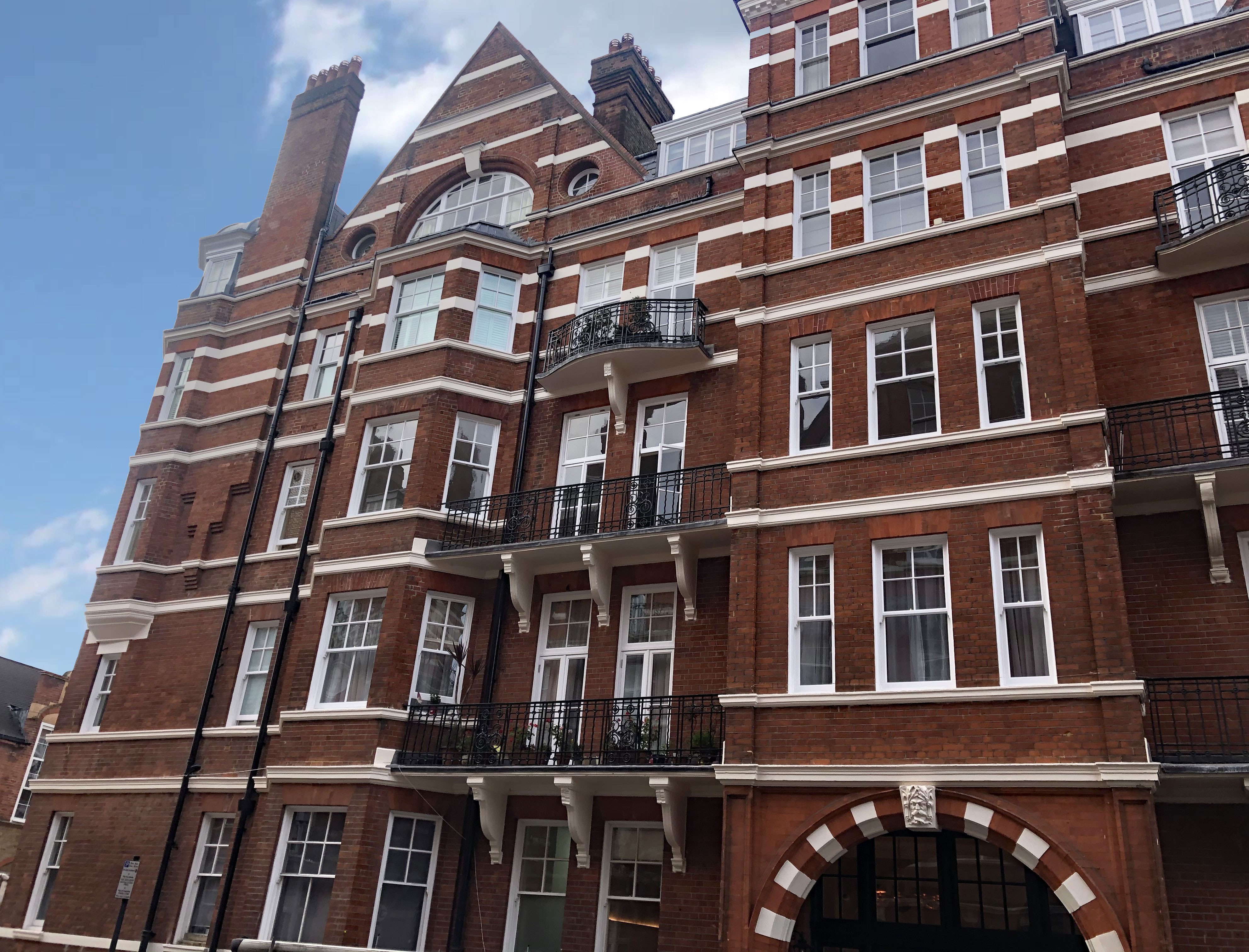 INVESTMENT - Long Leasehold Self Contained Fourth Floor Mansion Flat