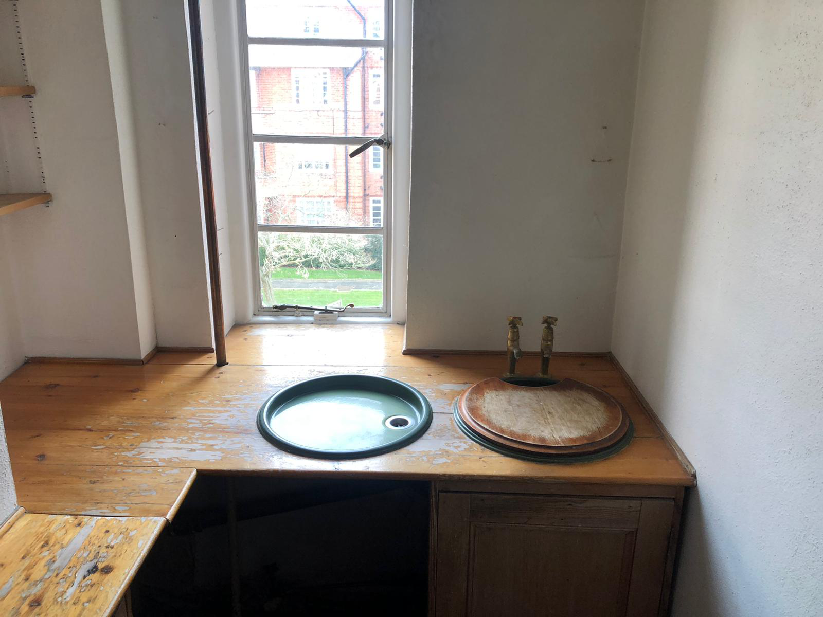 VACANT - Leasehold Self Contained Purpose Built Second Floor Flat