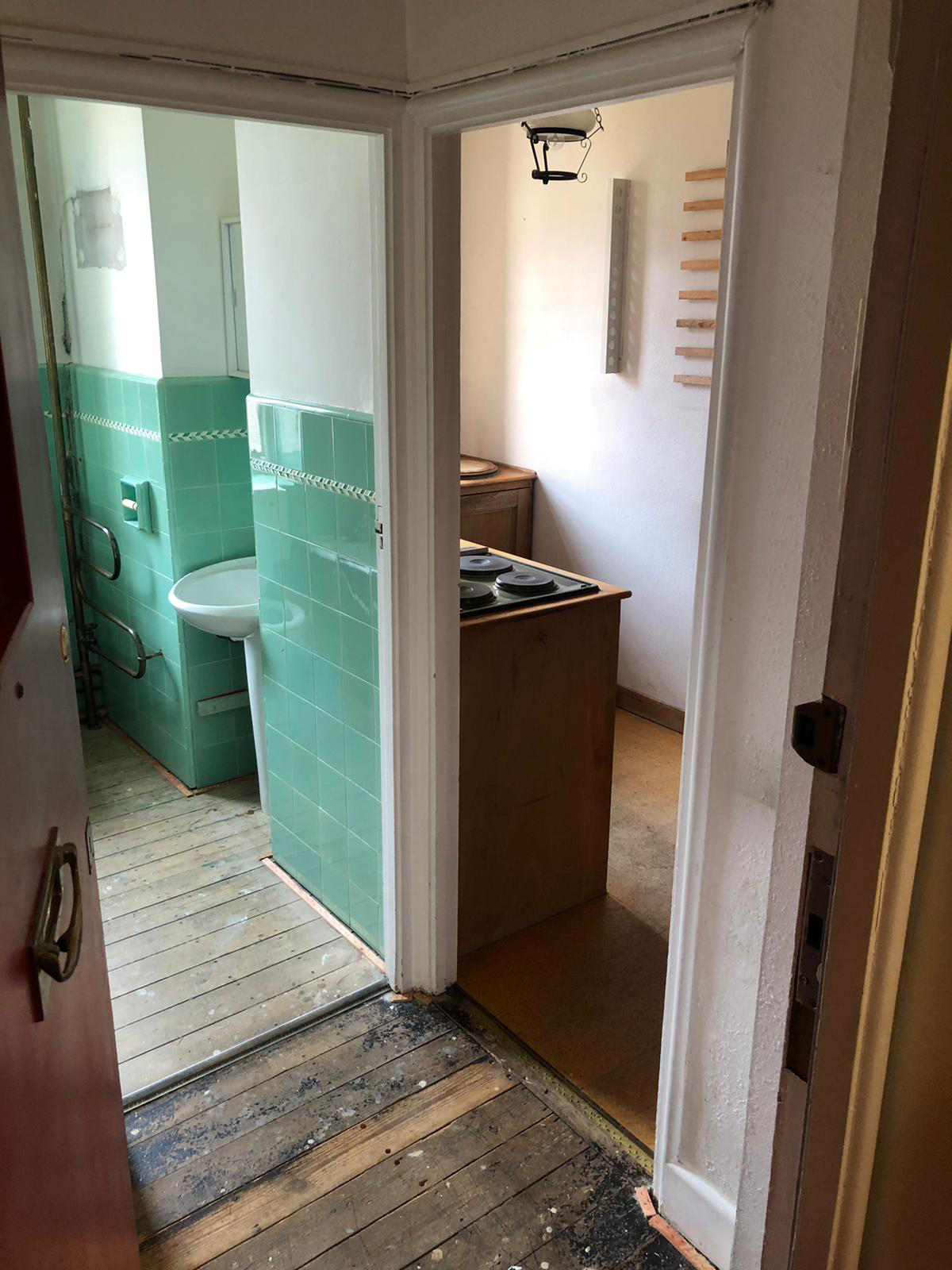 VACANT - Leasehold Self Contained Purpose Built Second Floor Flat