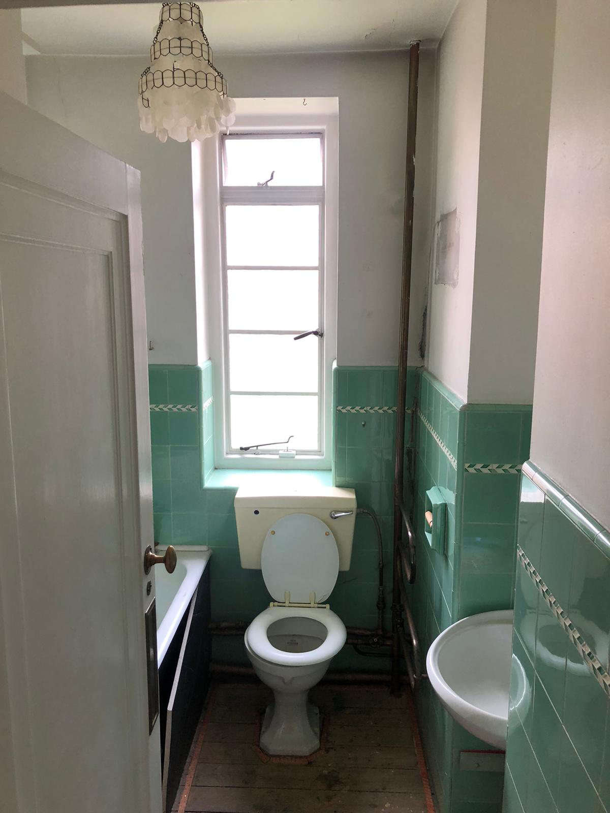 VACANT - Leasehold Self Contained Purpose Built Second Floor Flat