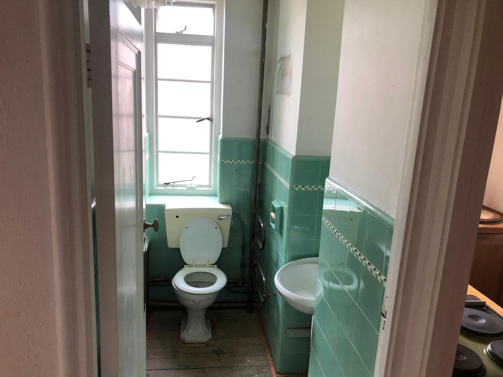 VACANT - Leasehold Self Contained Purpose Built Second Floor Flat