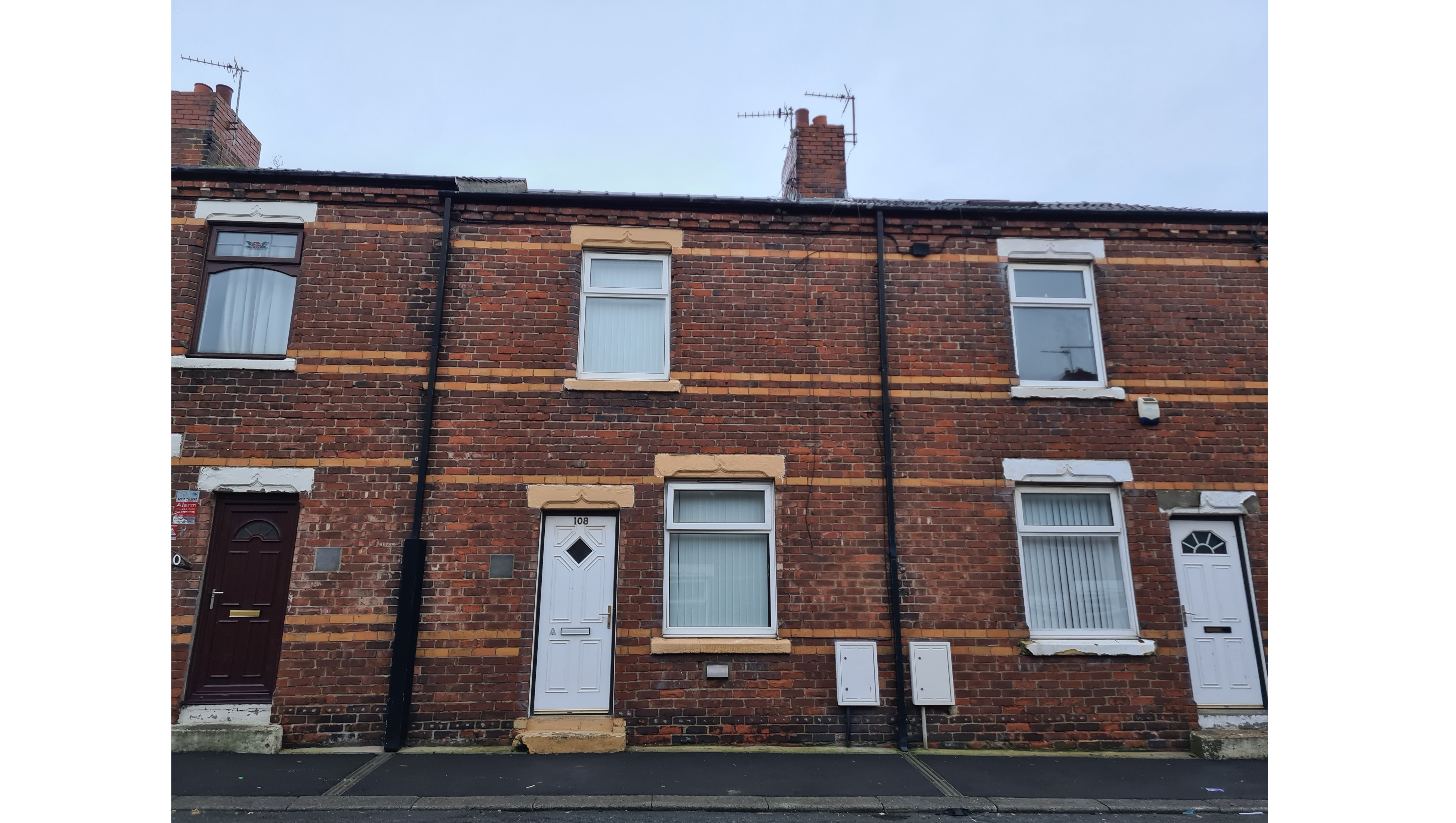 VACANT - Freehold Mid Terrace House 