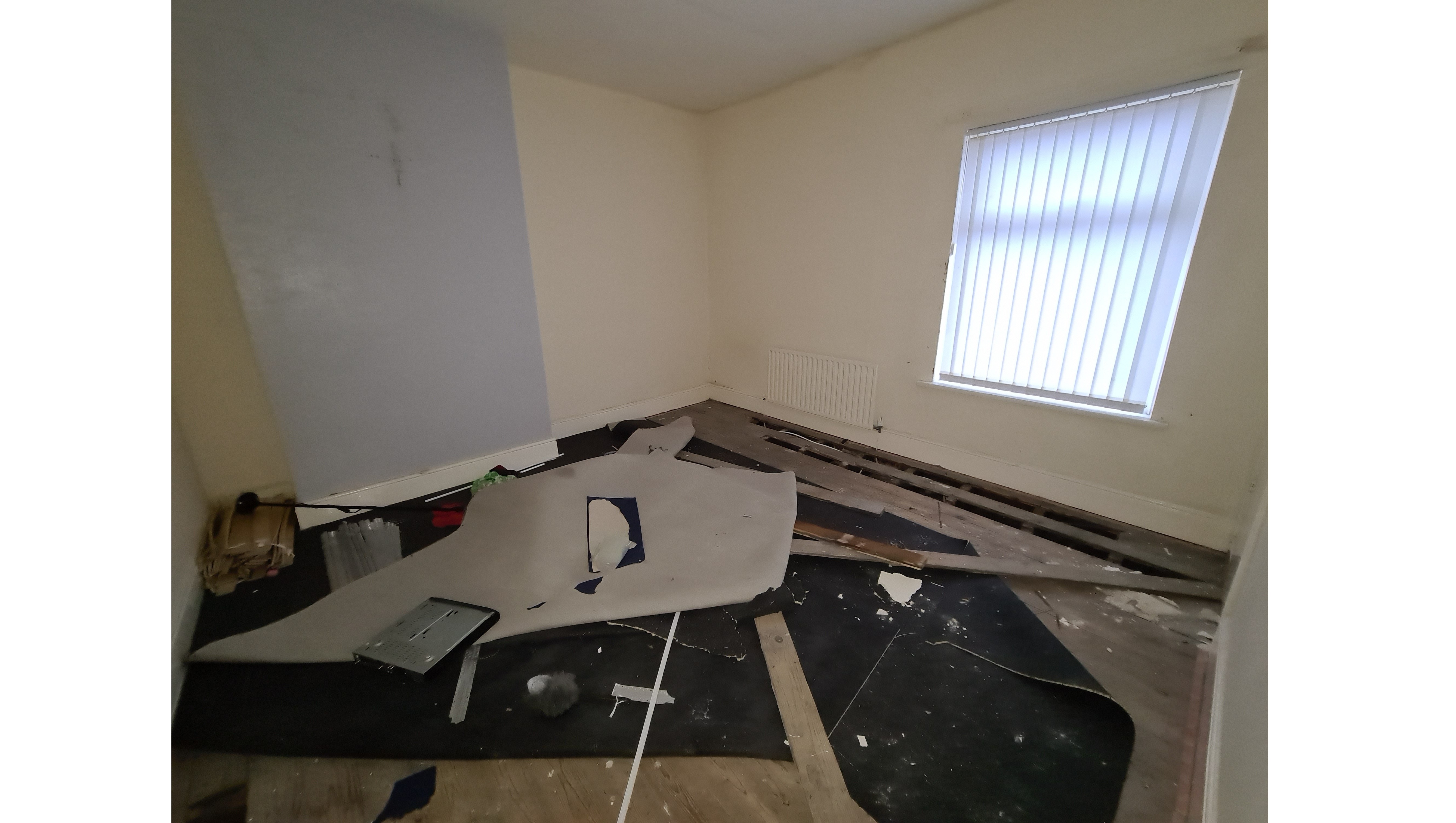 VACANT - Freehold Mid Terrace House 