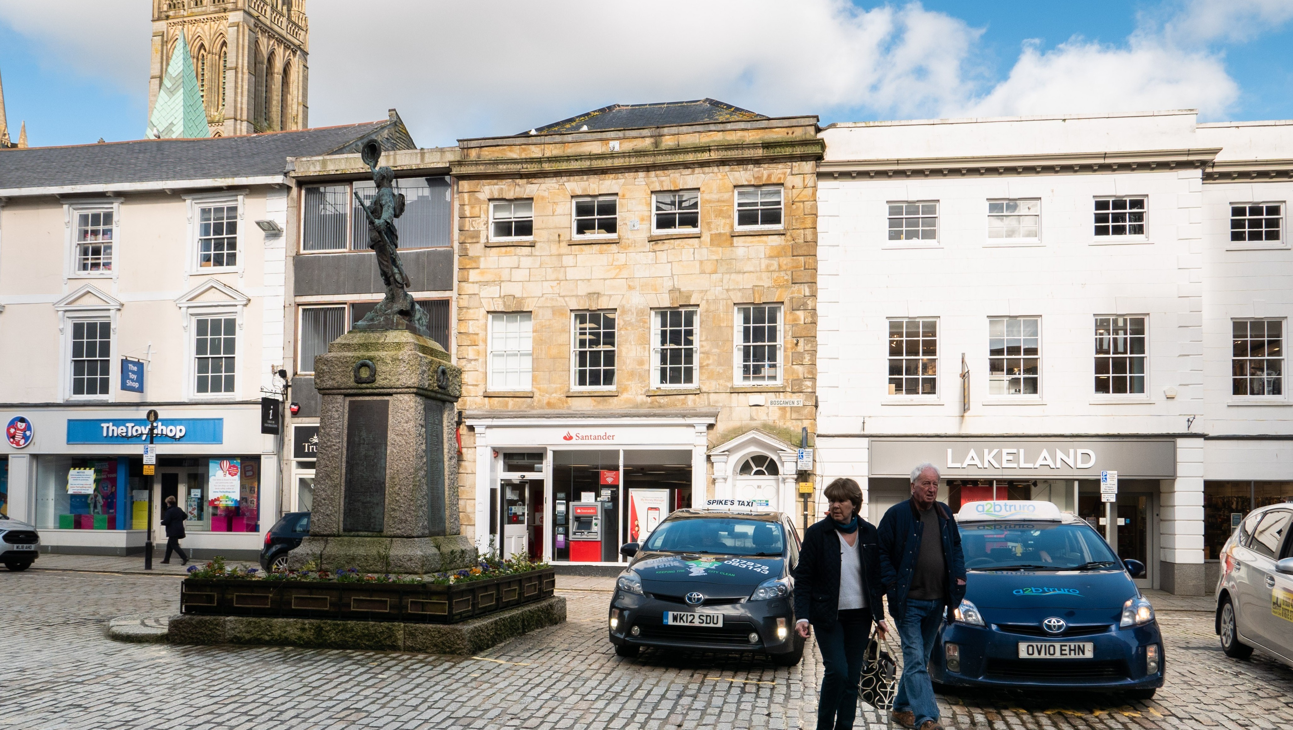 Attractive Freehold Grade II Listed Bank Investment