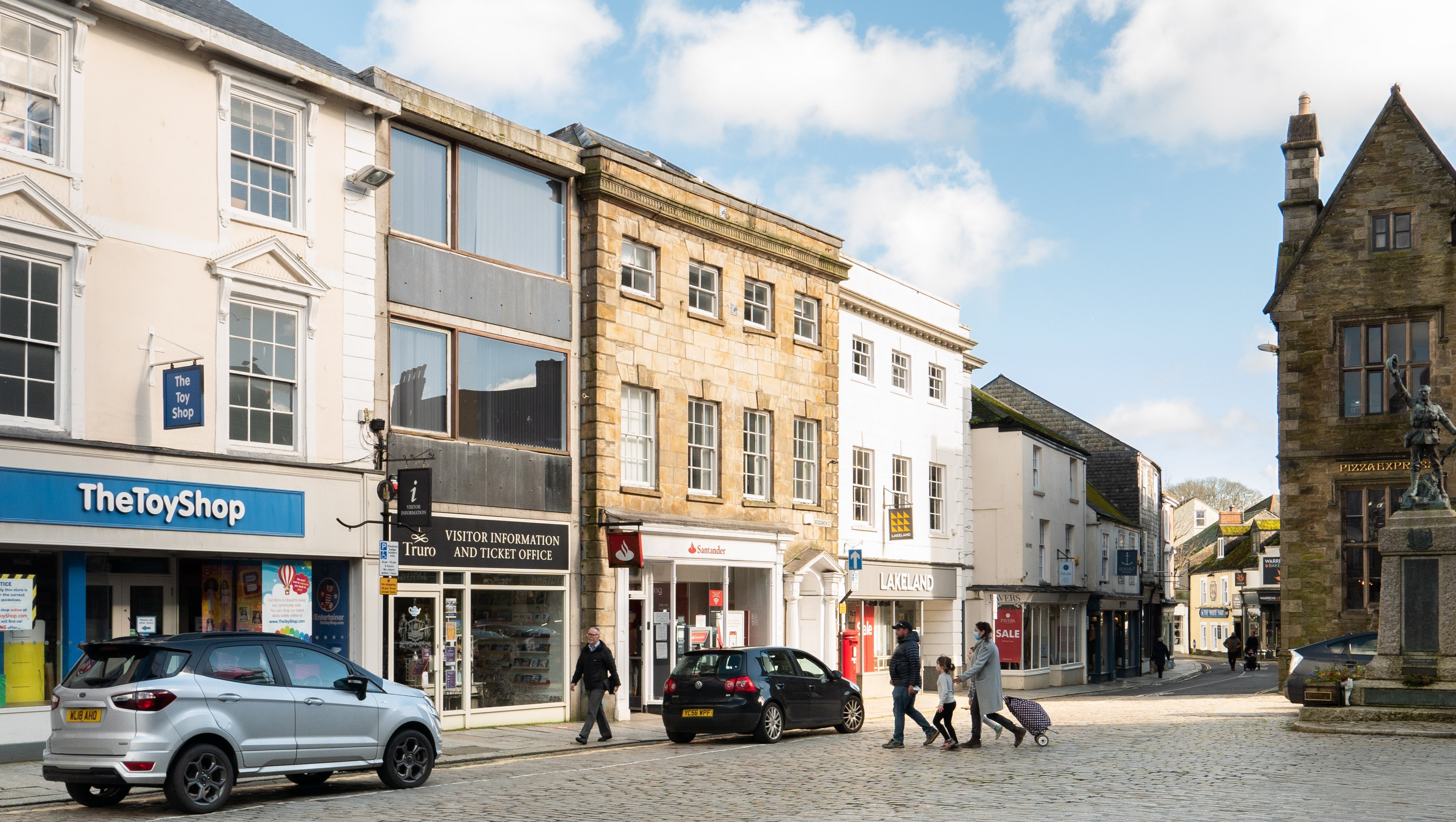 Attractive Freehold Grade II Listed Bank Investment