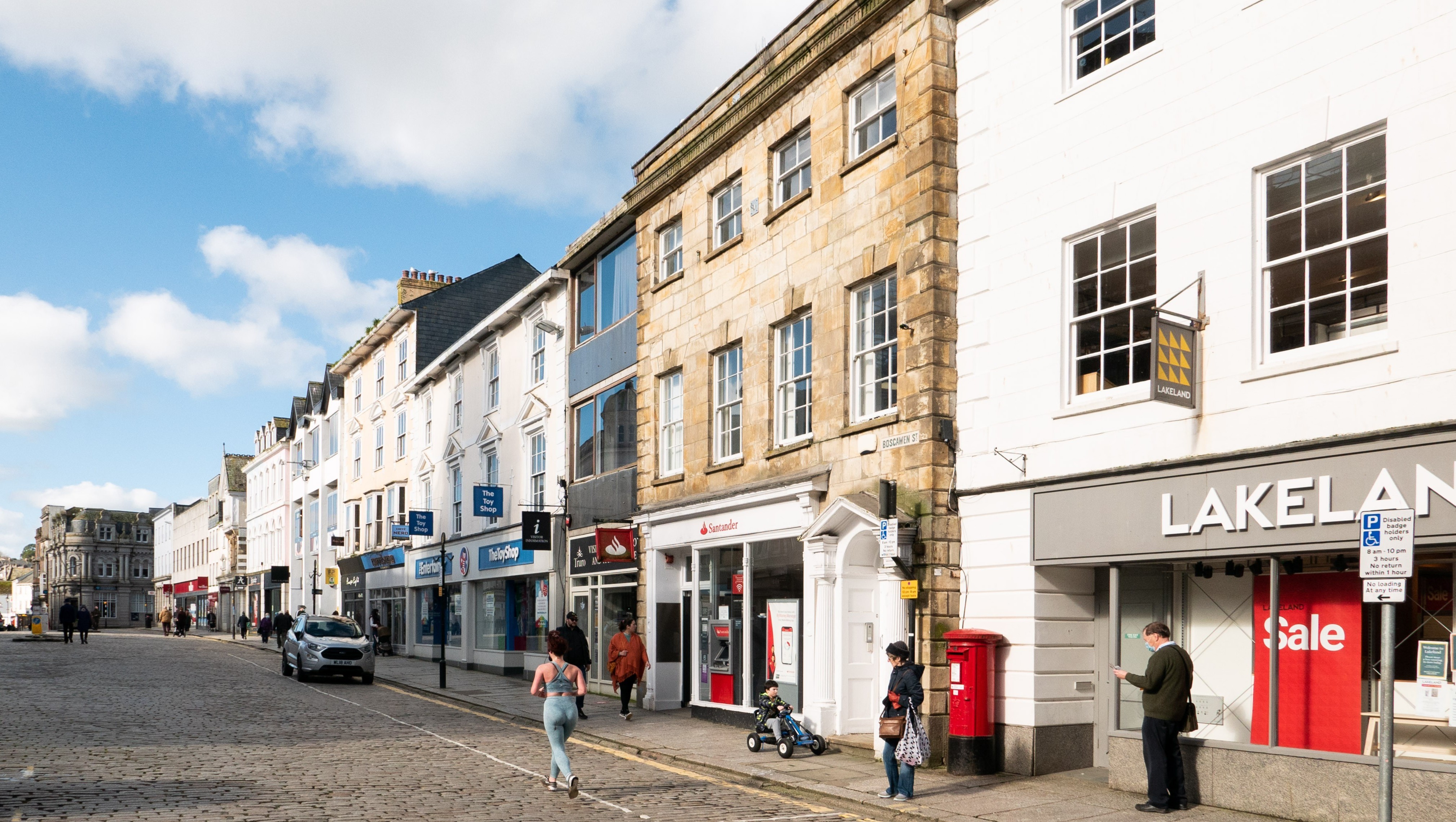 Attractive Freehold Grade II Listed Bank Investment