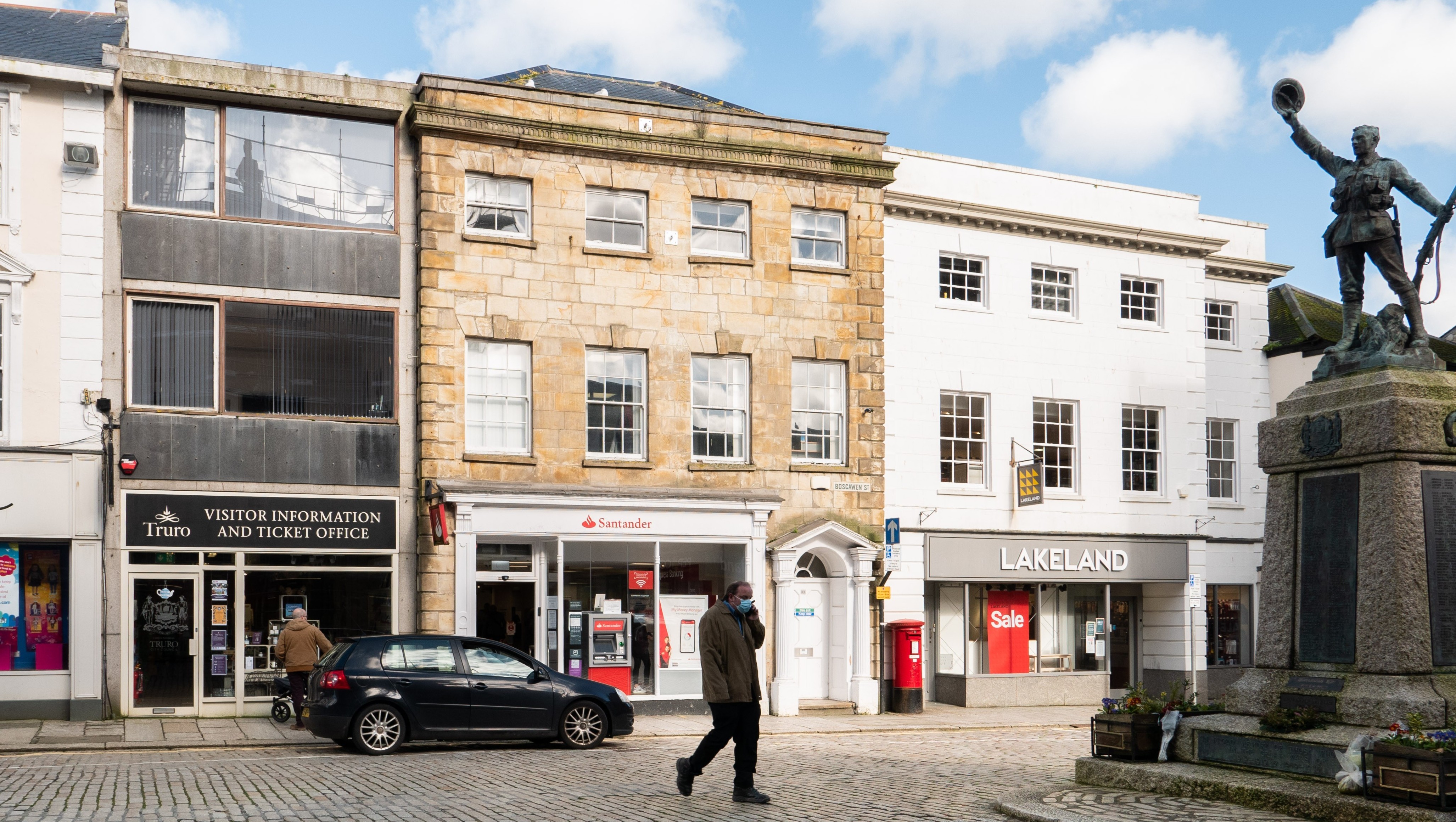 Attractive Freehold Grade II Listed Bank Investment