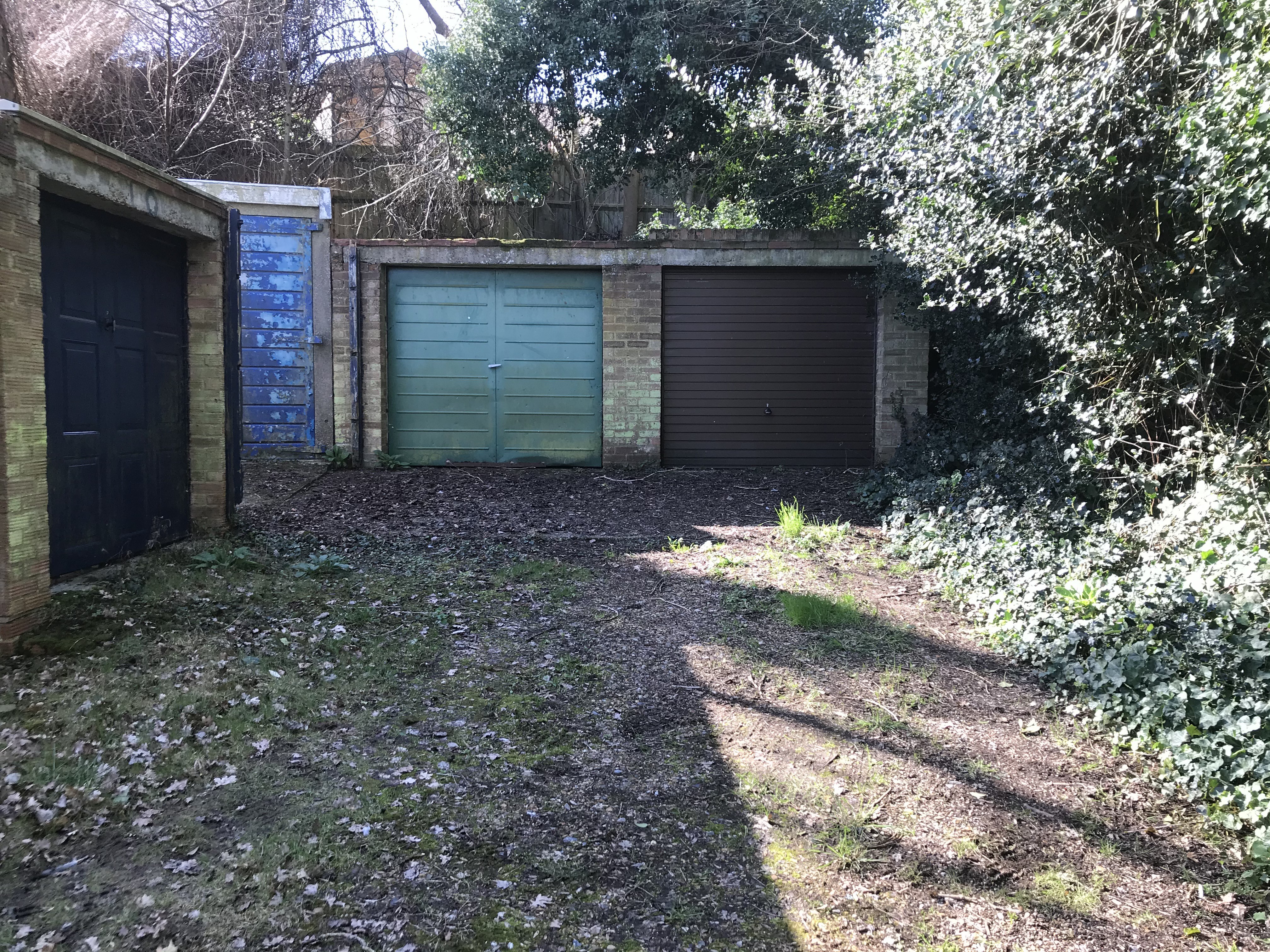 VACANT - Freehold Garage 