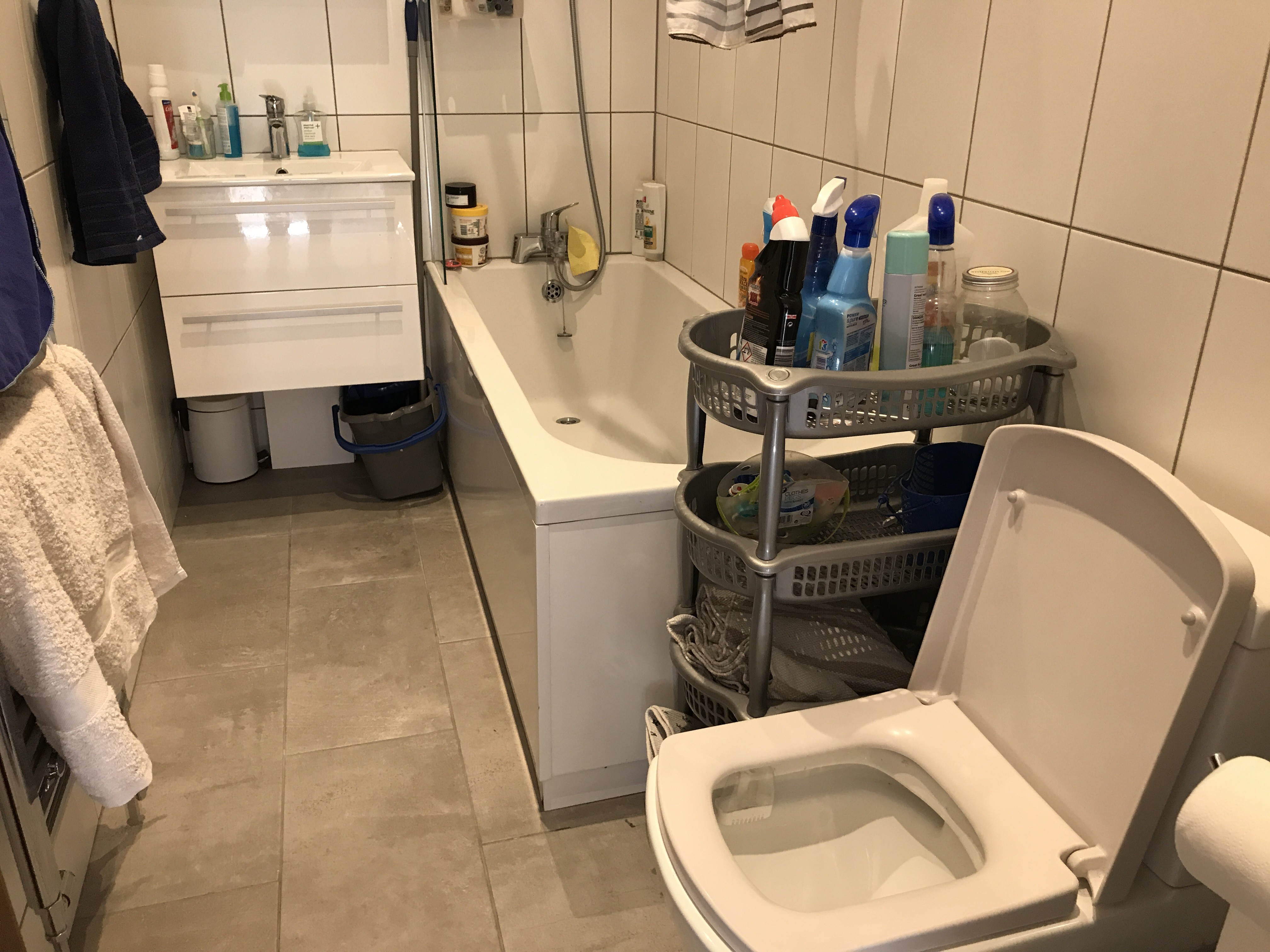 VACANT - Leasehold Self Contained First Floor Flat