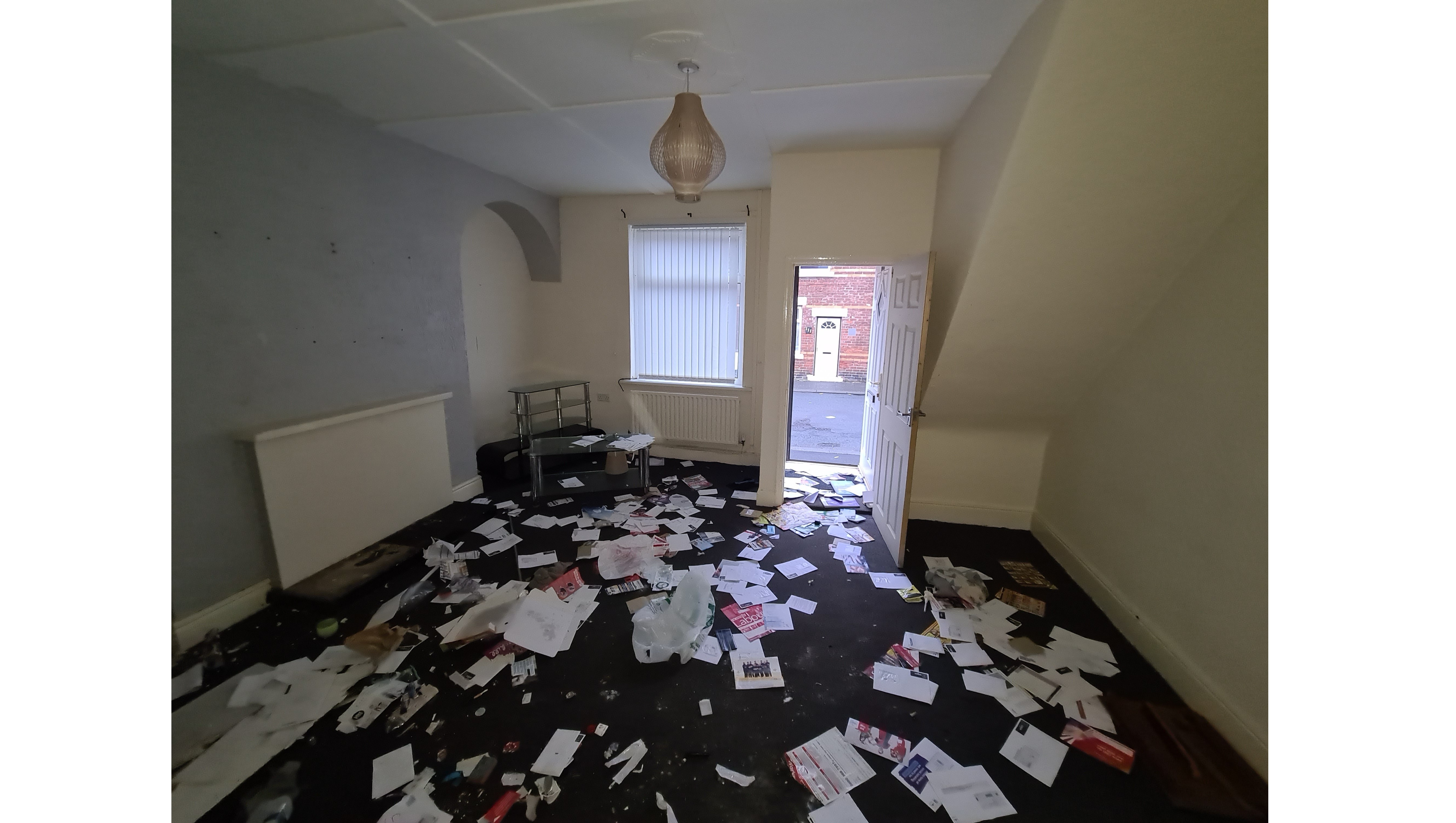 VACANT - Freehold Mid Terrace House 
