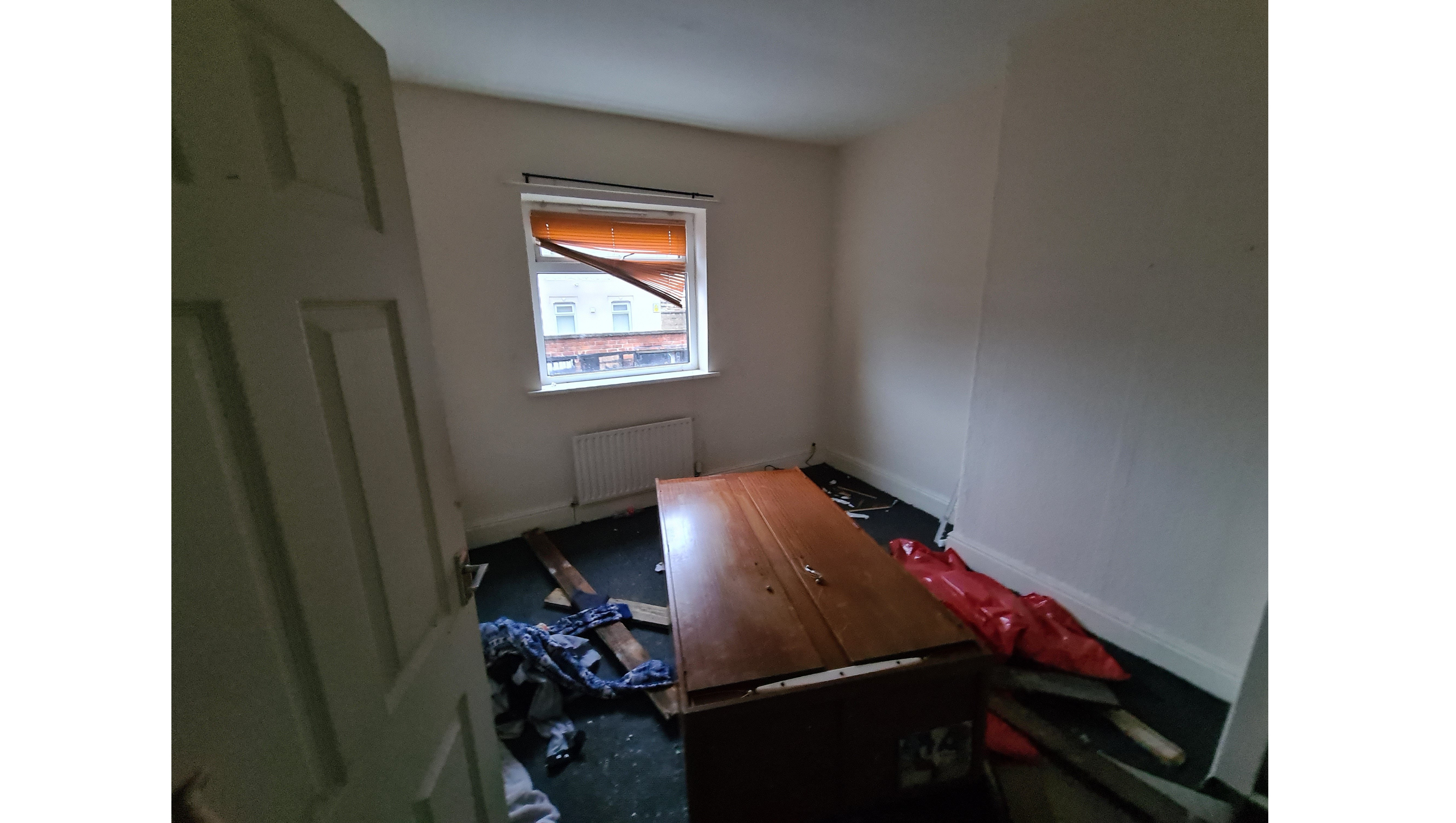 VACANT - Freehold Mid Terrace House 