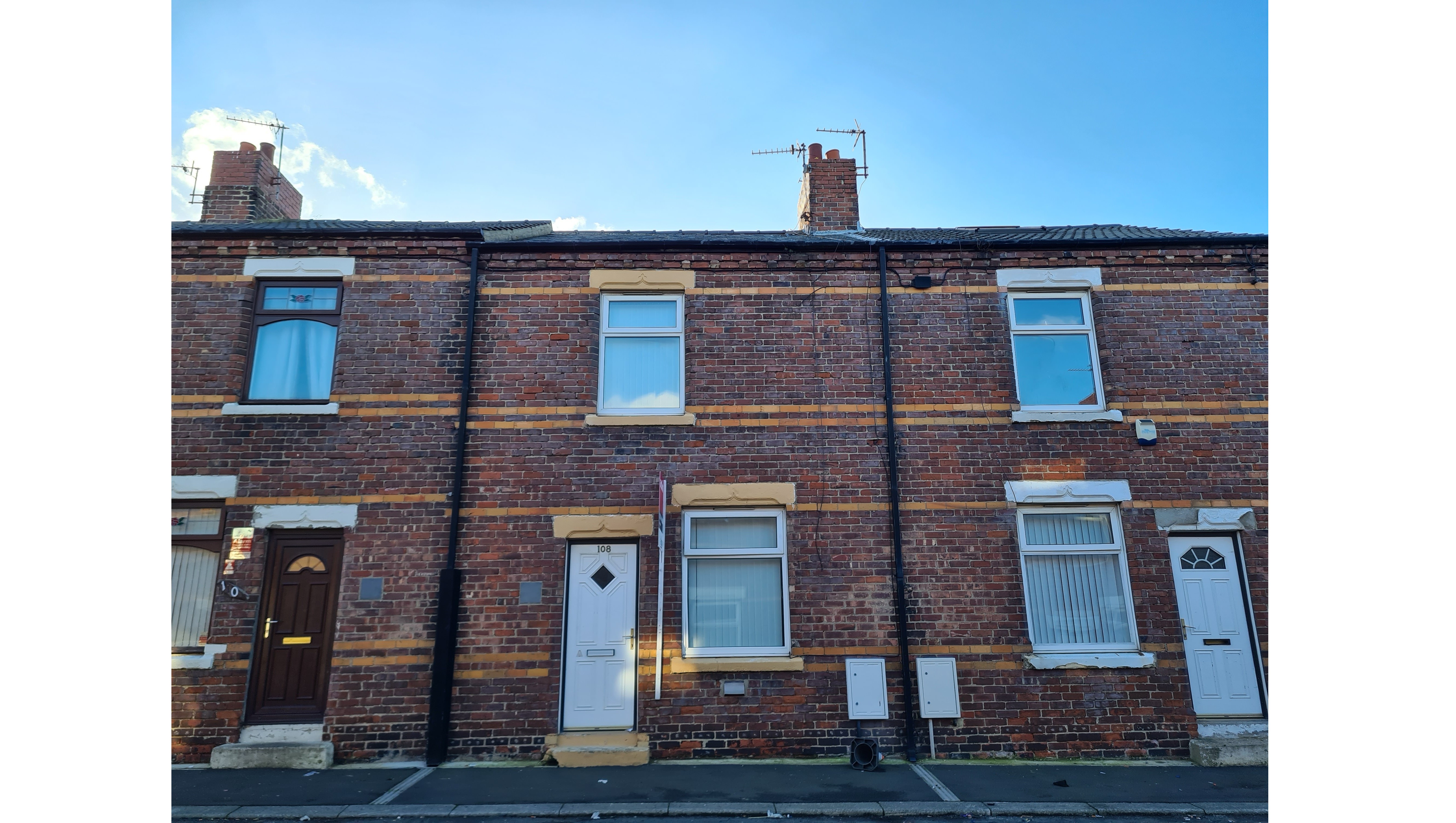 VACANT - Freehold Mid Terrace House 