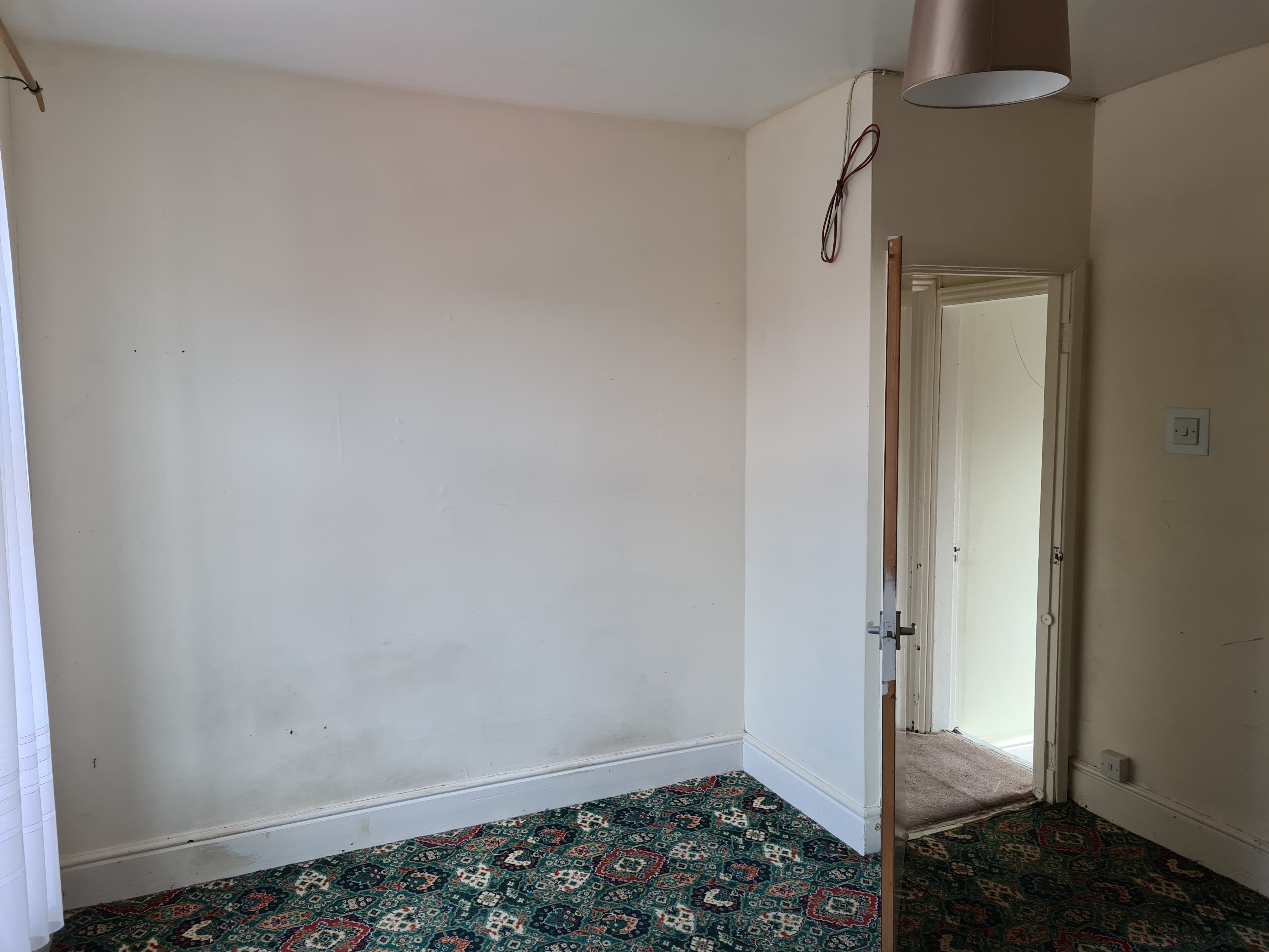VACANT - Freehold Mid Terrace House