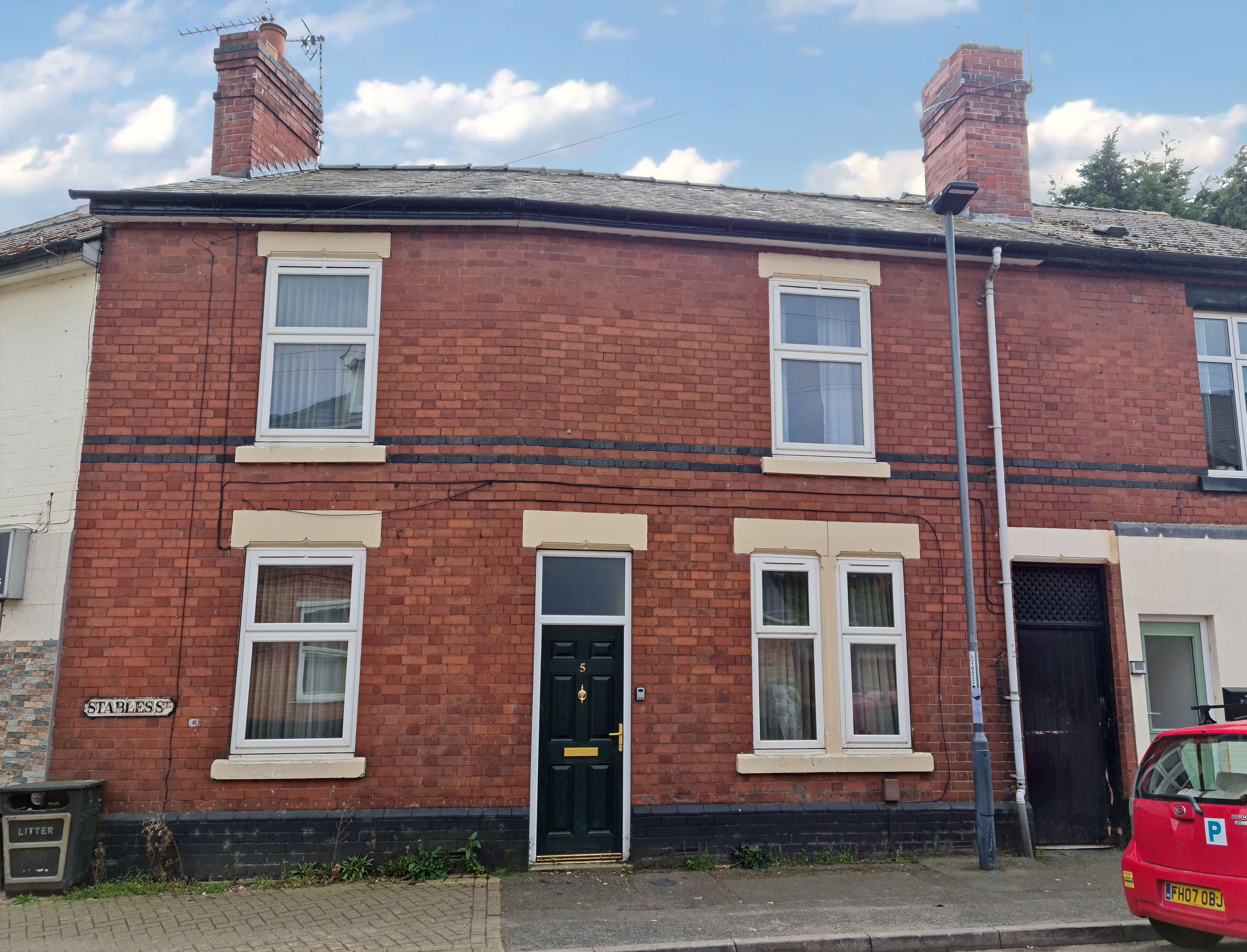 VACANT - Freehold Mid Terrace House