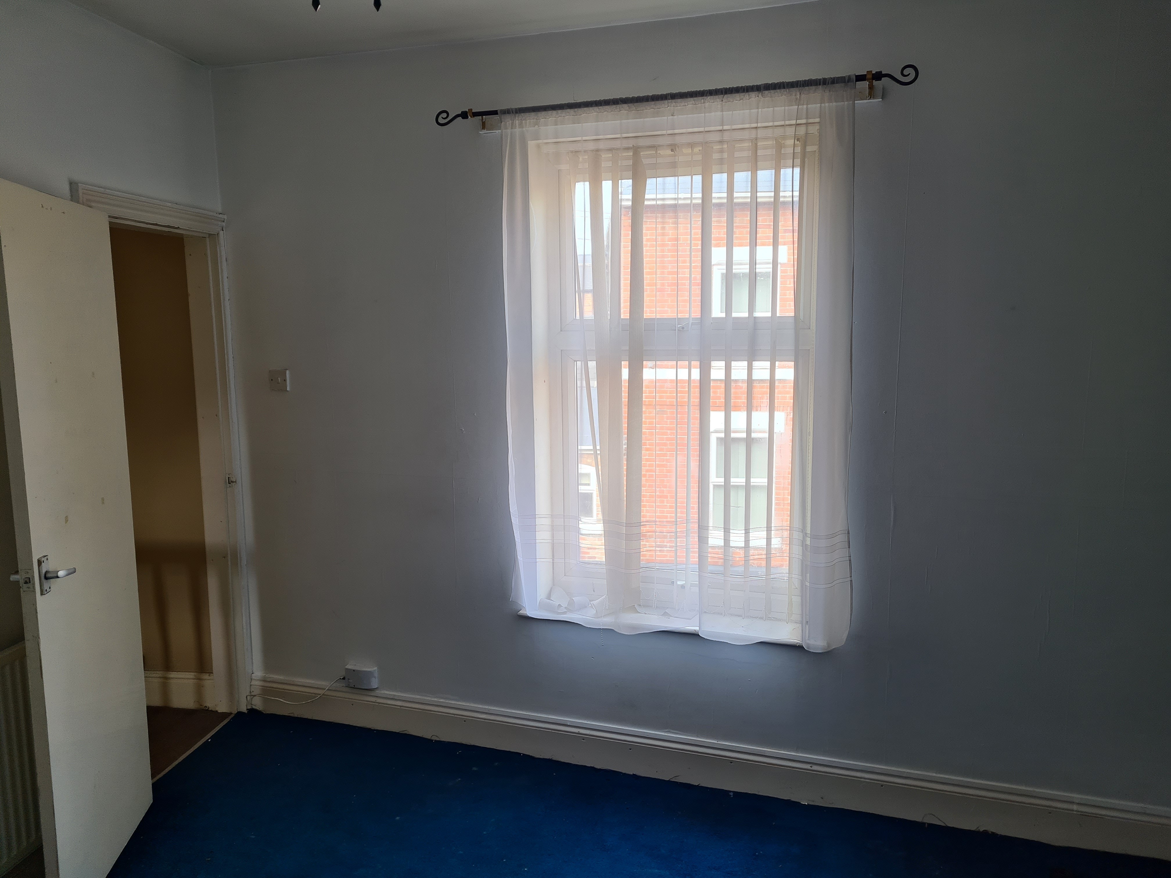 VACANT - Freehold Mid Terrace House