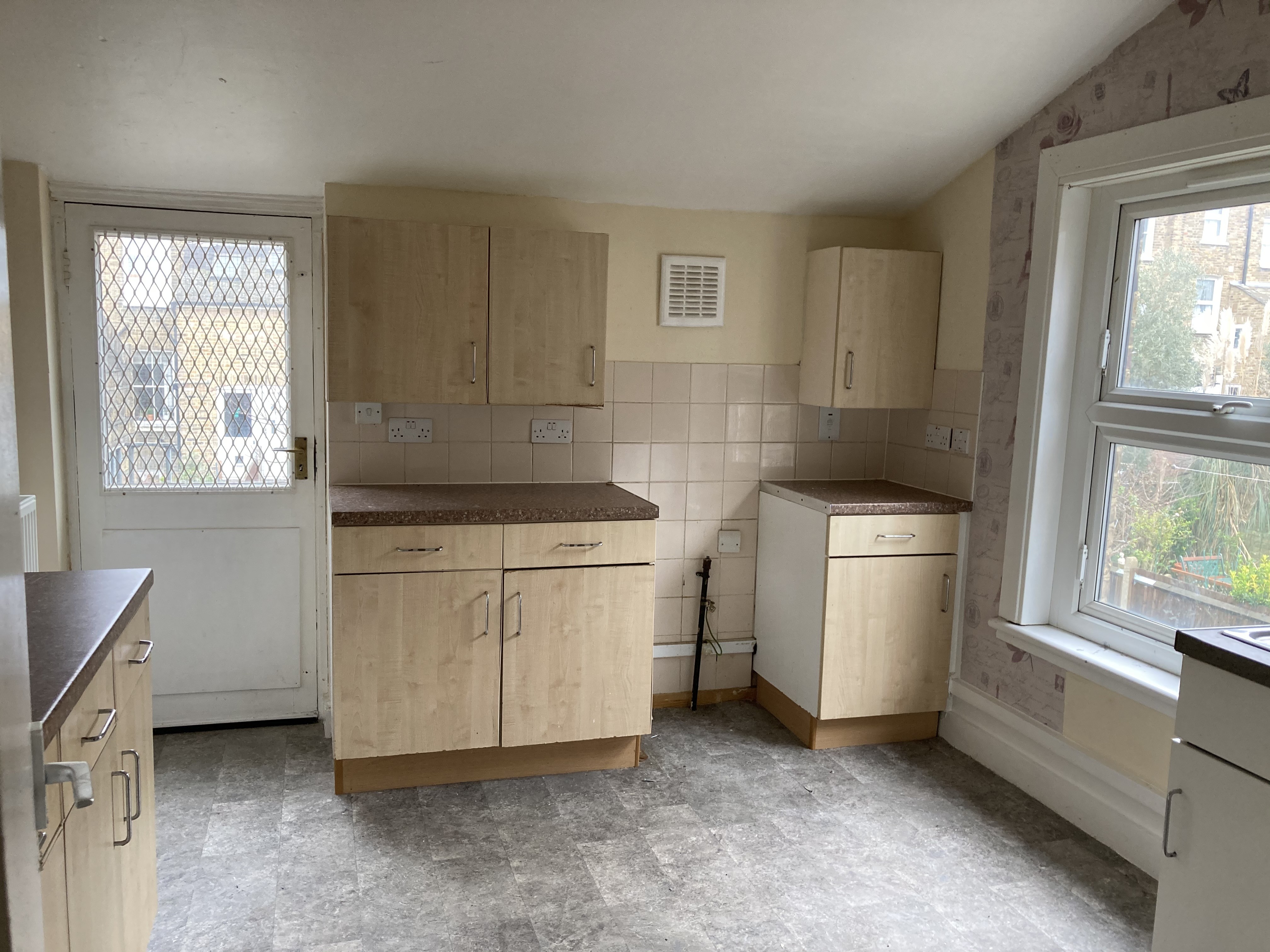 VACANT - Leasehold Self Contained First Floor Flat