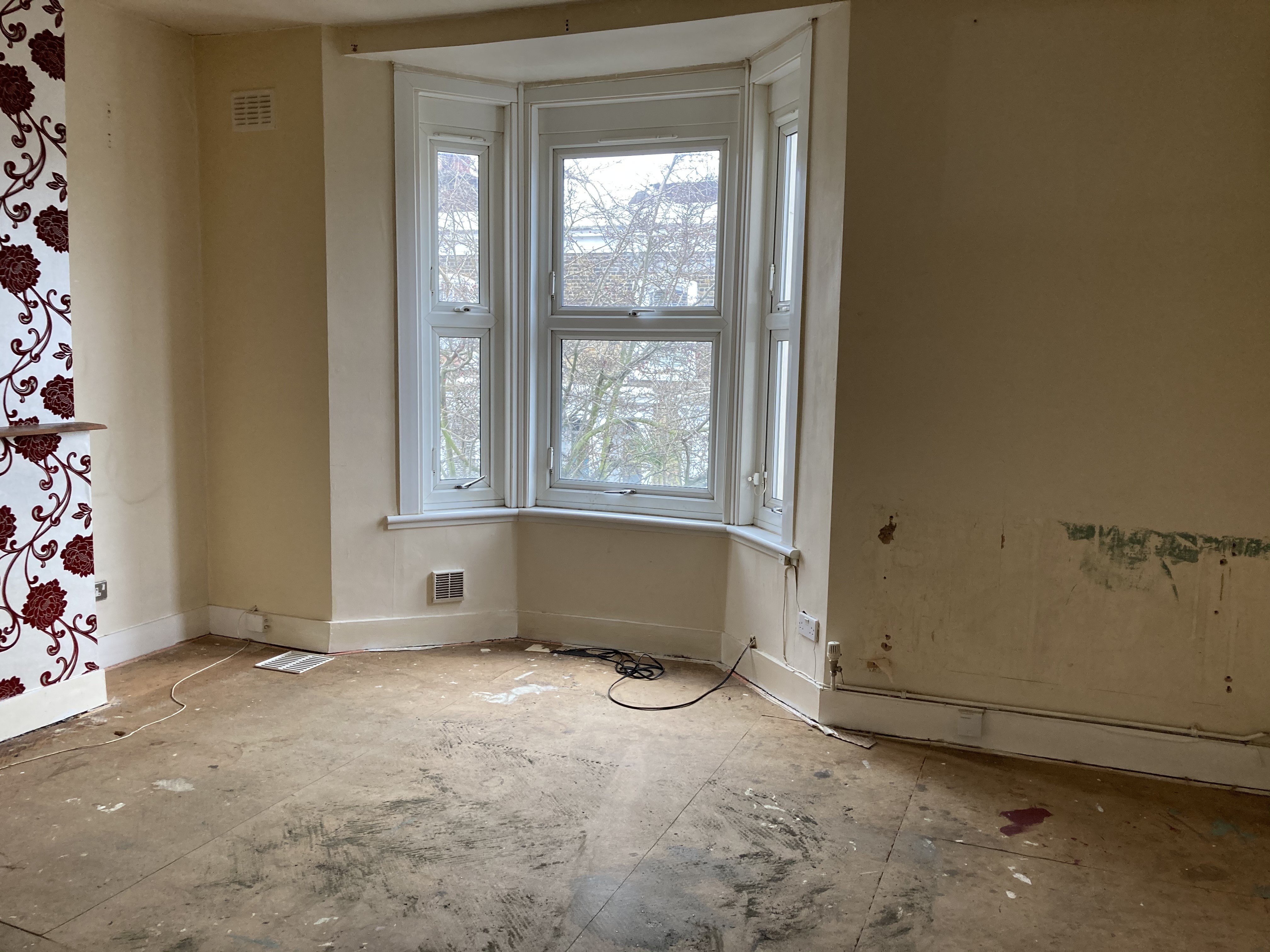 VACANT - Leasehold Self Contained First Floor Flat