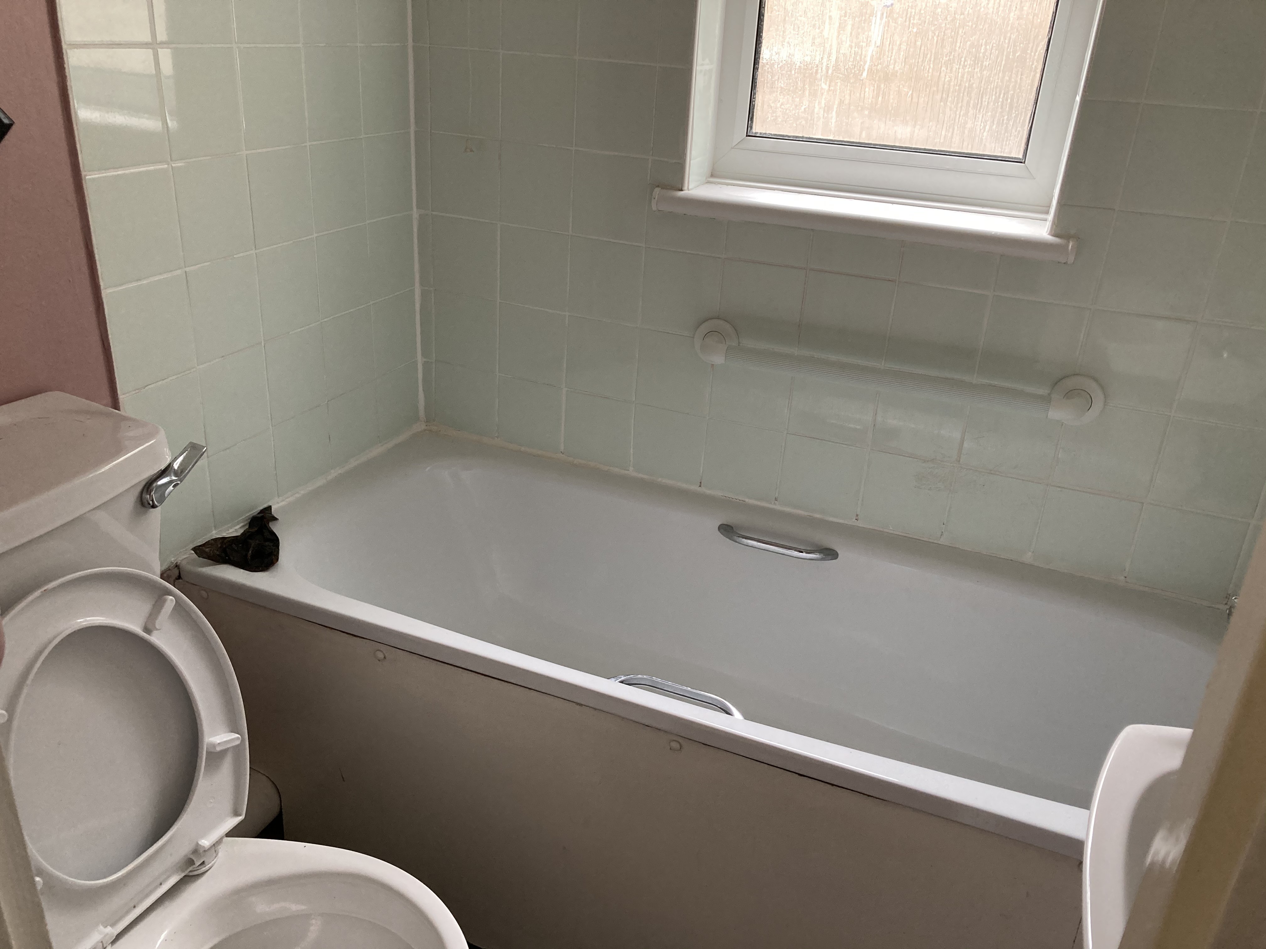 VACANT - Leasehold Self Contained First Floor Flat