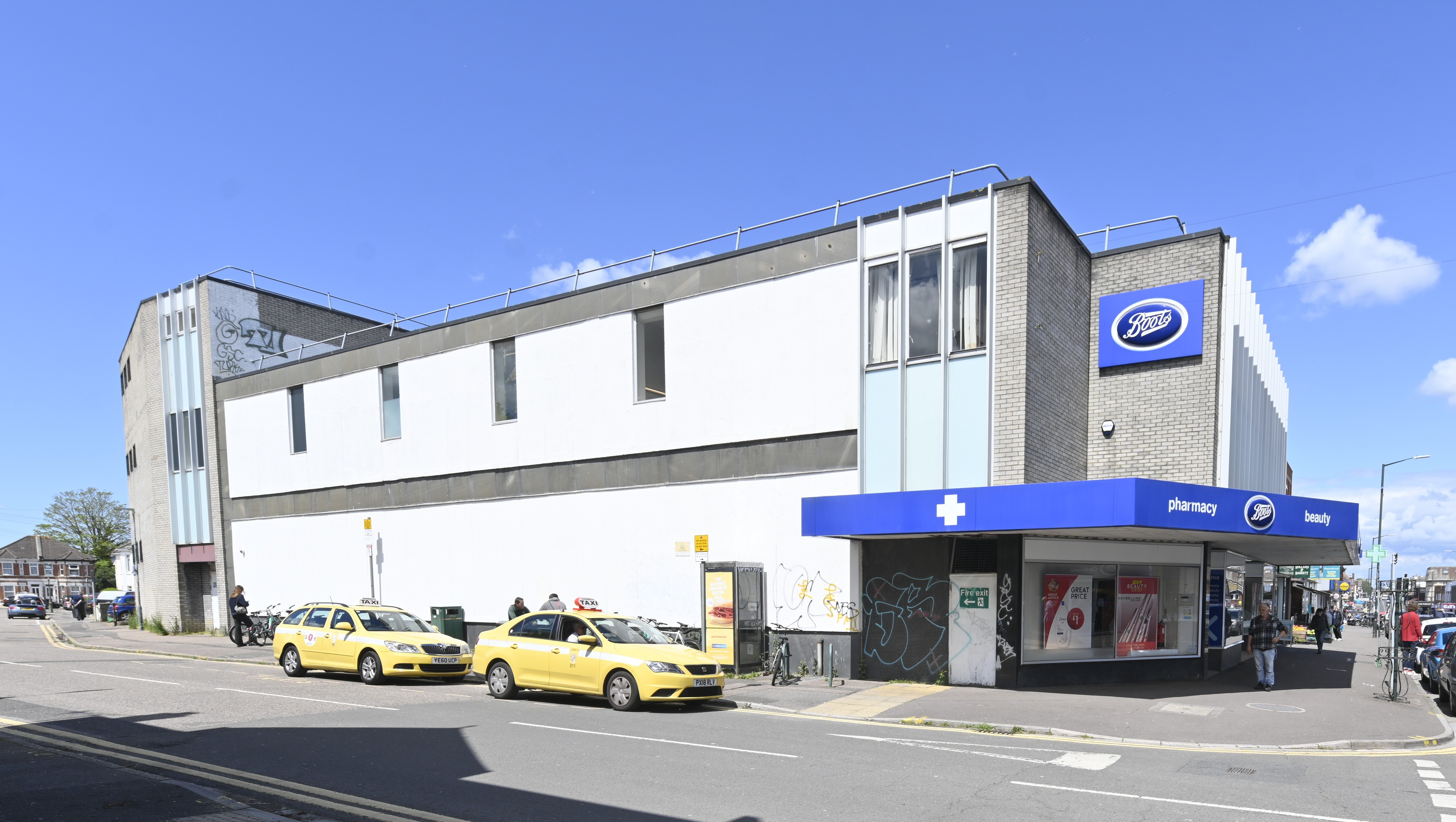 Prominent Freehold Pharmacy Investment