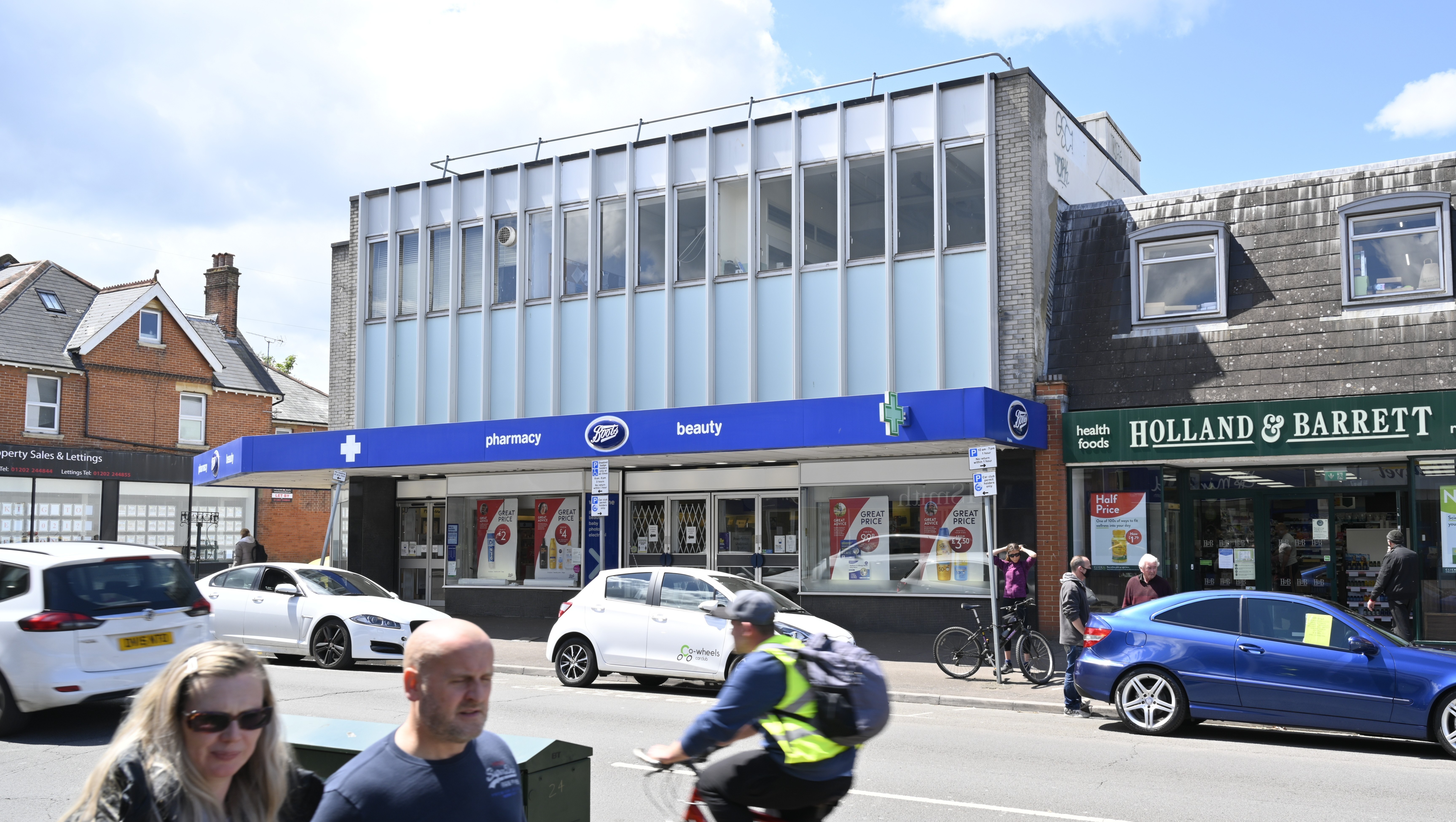 Prominent Freehold Pharmacy Investment