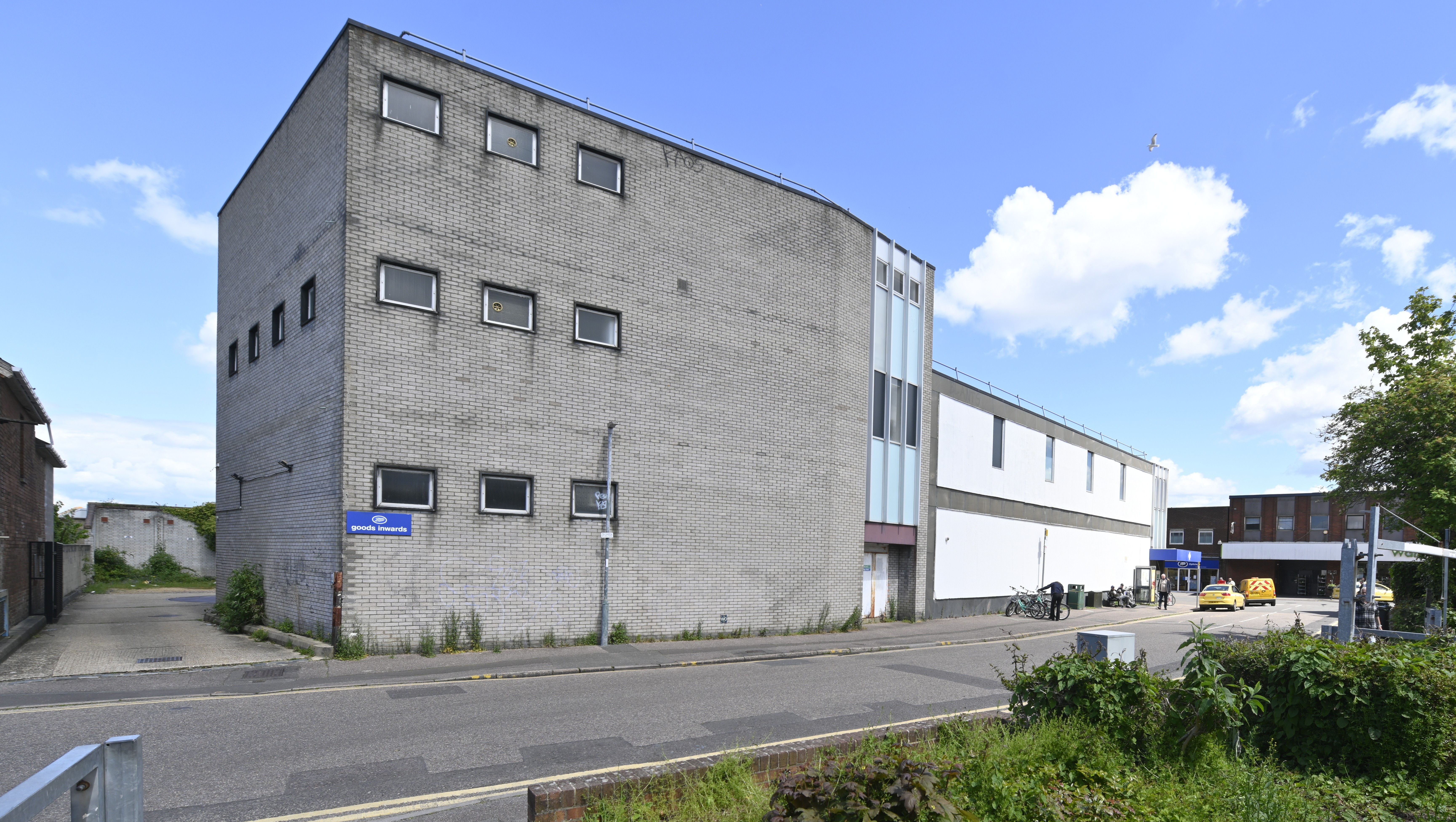 Prominent Freehold Pharmacy Investment