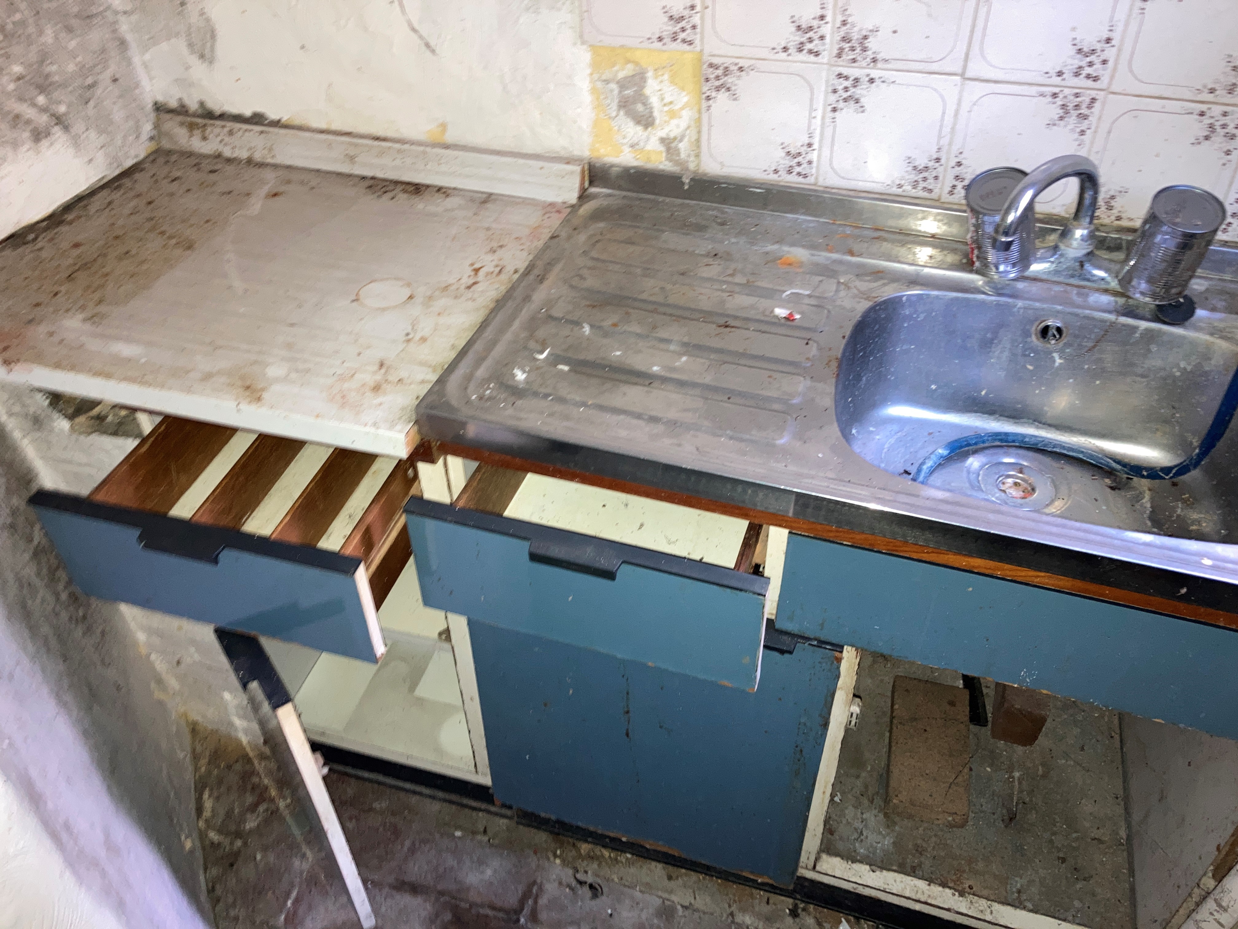 VACANT - Attractive Freehold End of Terrace Grade II Listed Building with Planning Permission