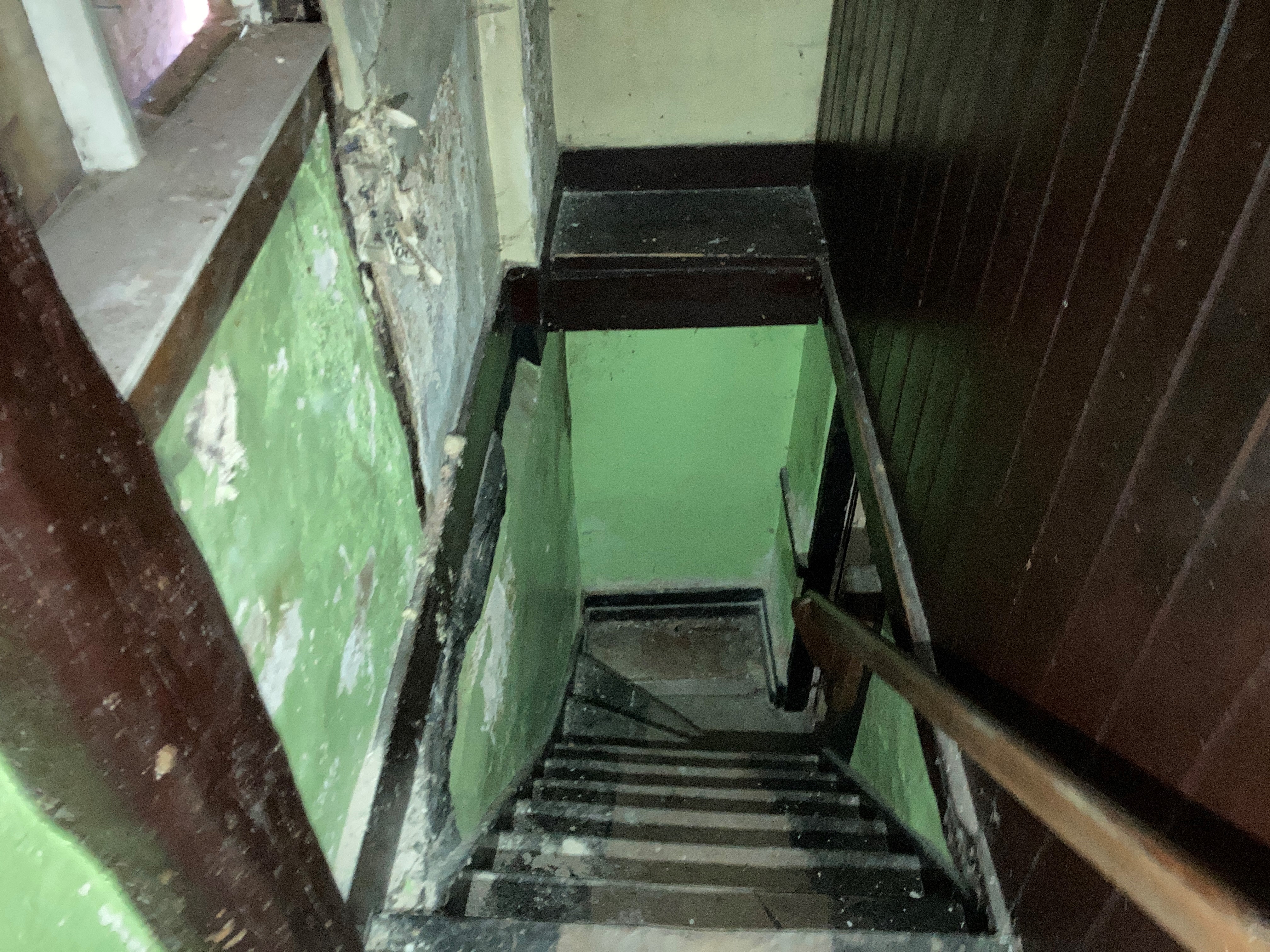 VACANT - Attractive Freehold End of Terrace Grade II Listed Building with Planning Permission