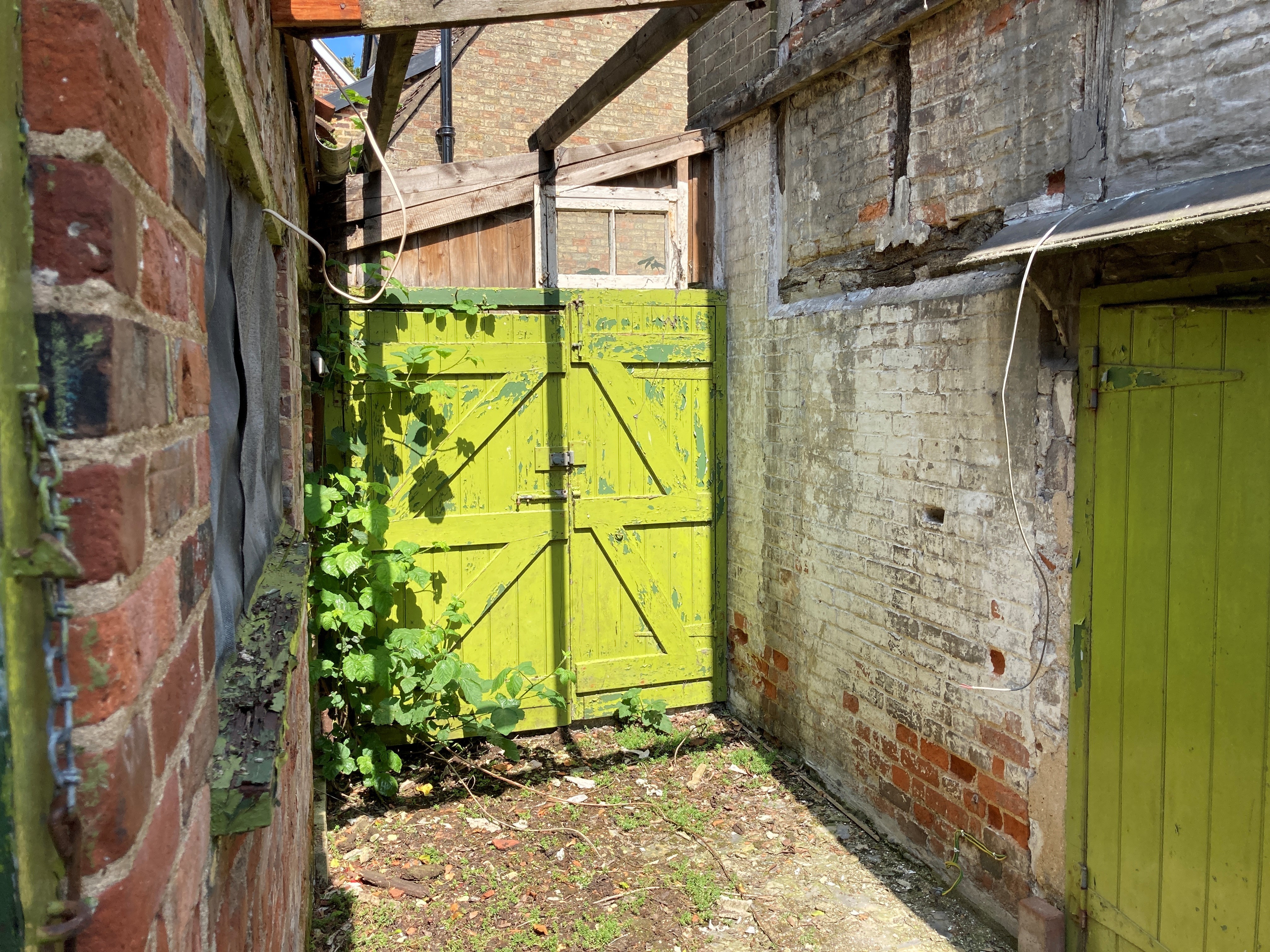 VACANT - Attractive Freehold End of Terrace Grade II Listed Building with Planning Permission