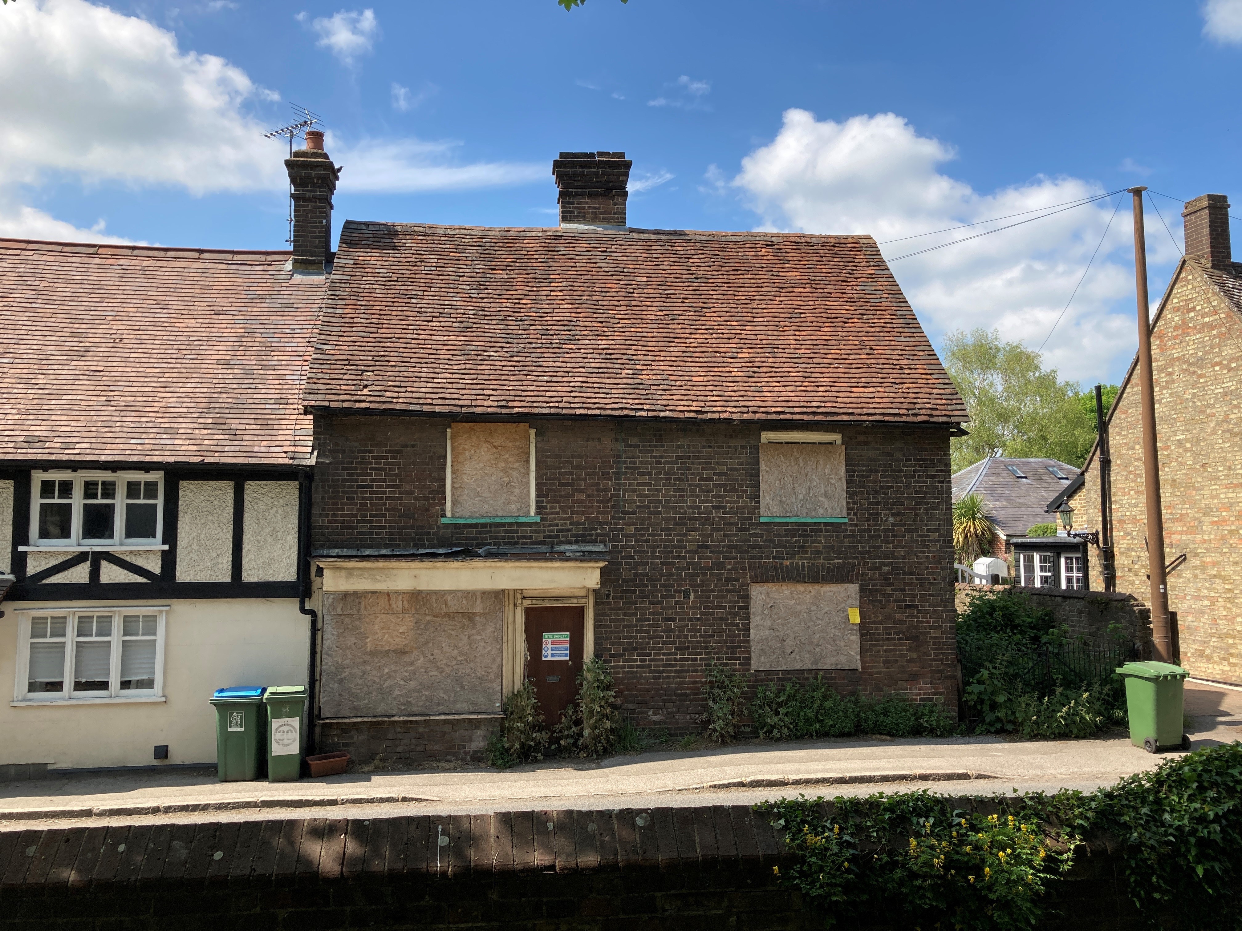 VACANT - Attractive Freehold End of Terrace Grade II Listed Building with Planning Permission