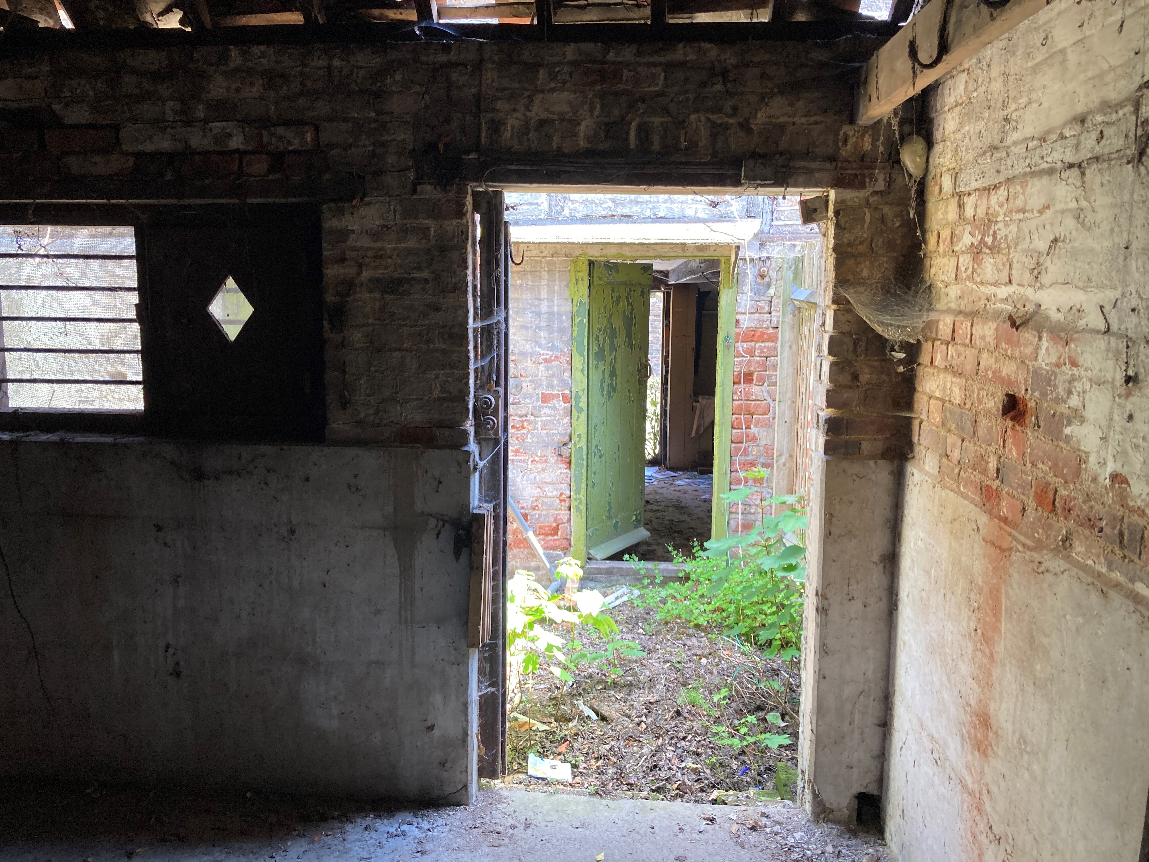 VACANT - Attractive Freehold End of Terrace Grade II Listed Building with Planning Permission